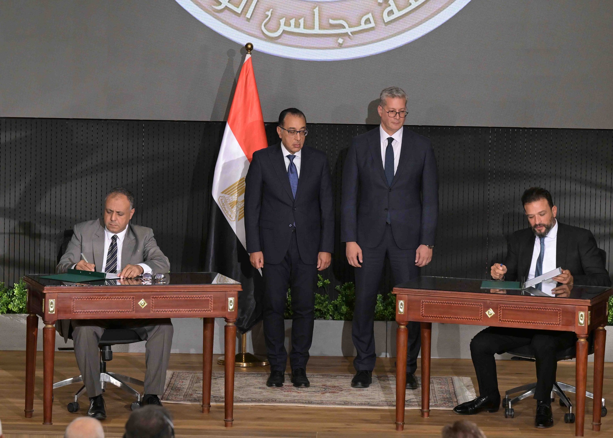 4 مذكرات تفاهم لزيادة أنشطة استكشاف وإنتاج حقول البترول