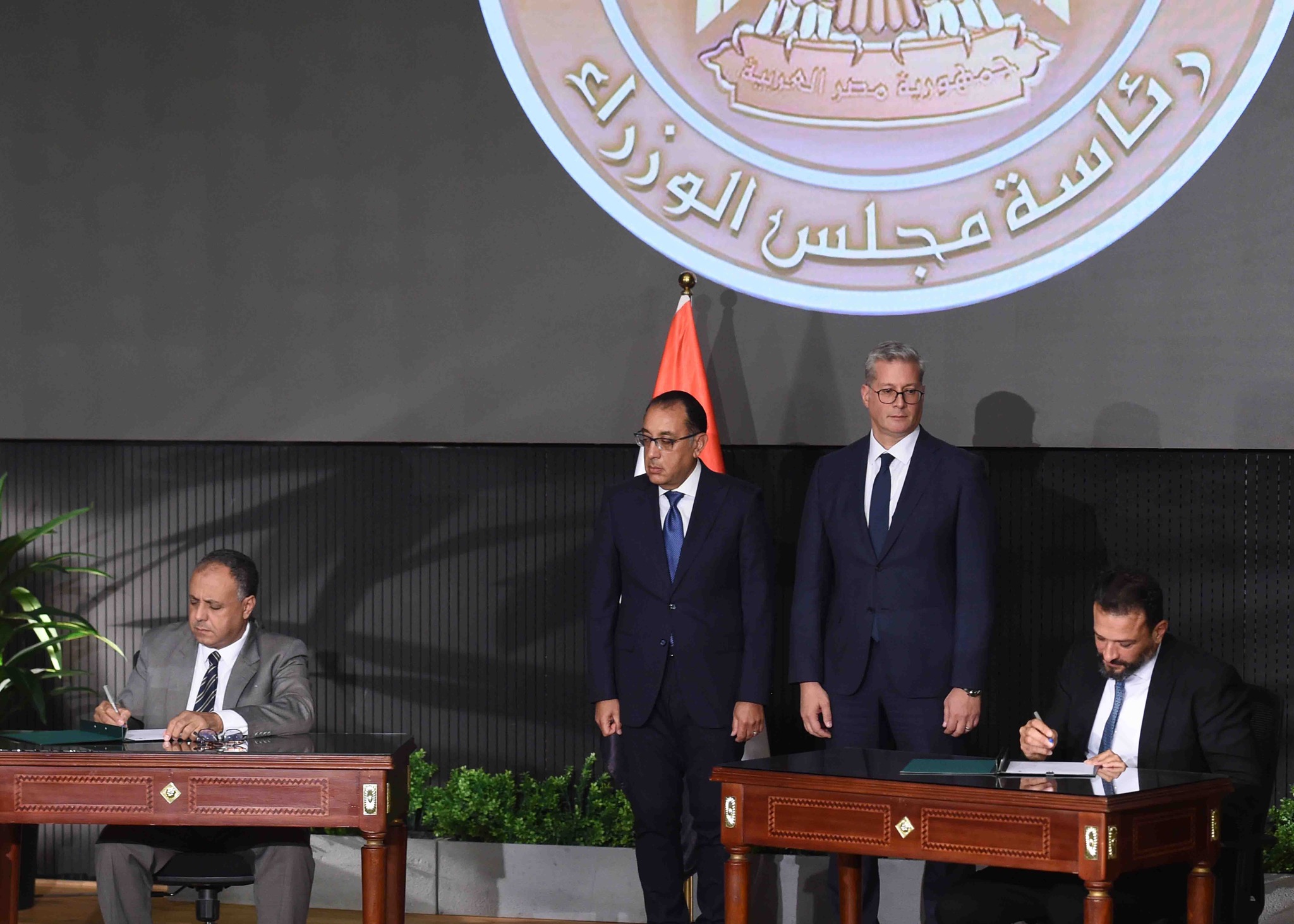 4 مذكرات تفاهم لزيادة أنشطة استكشاف وإنتاج حقول البترول