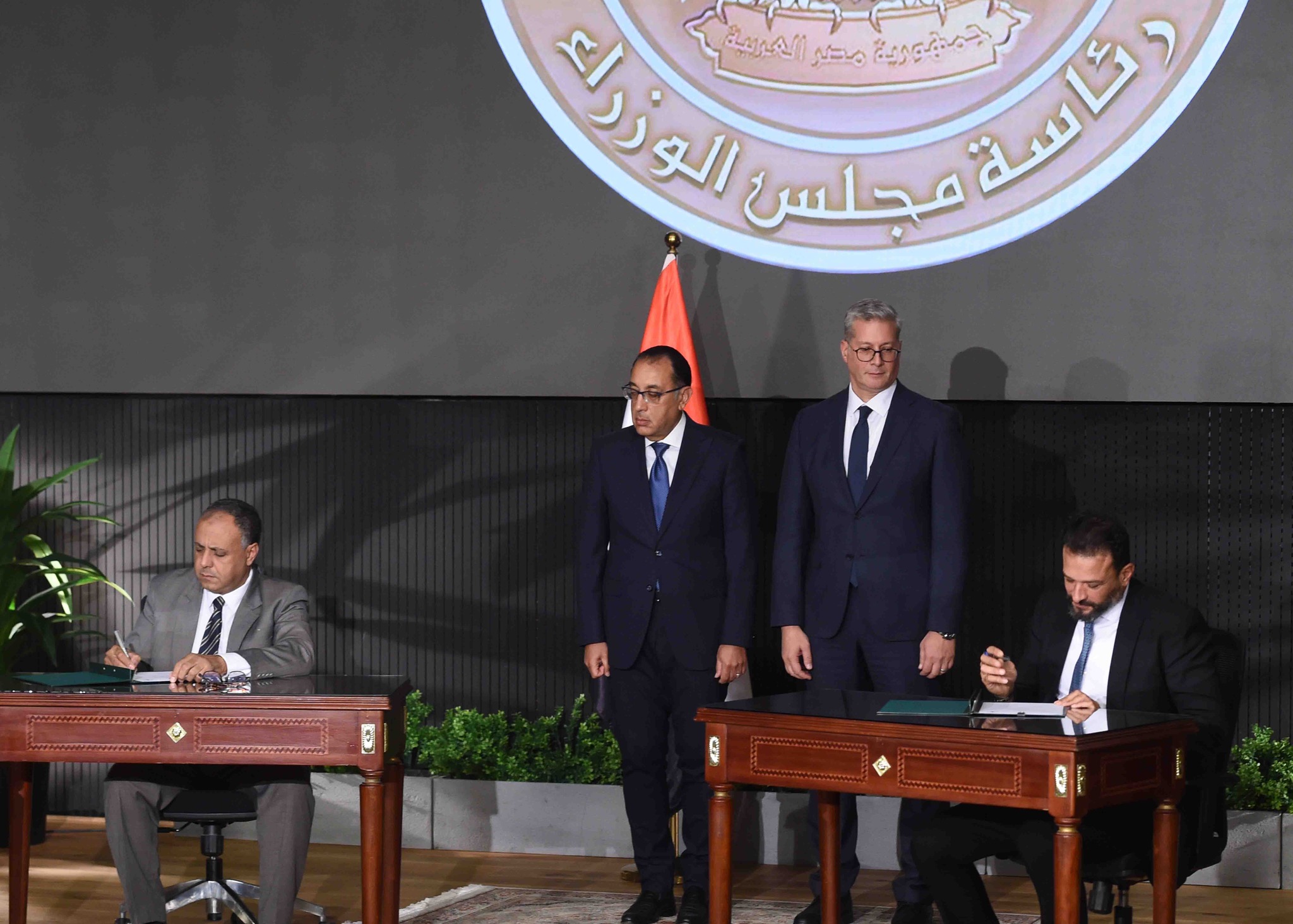 4 مذكرات تفاهم لزيادة أنشطة استكشاف وإنتاج حقول البترول