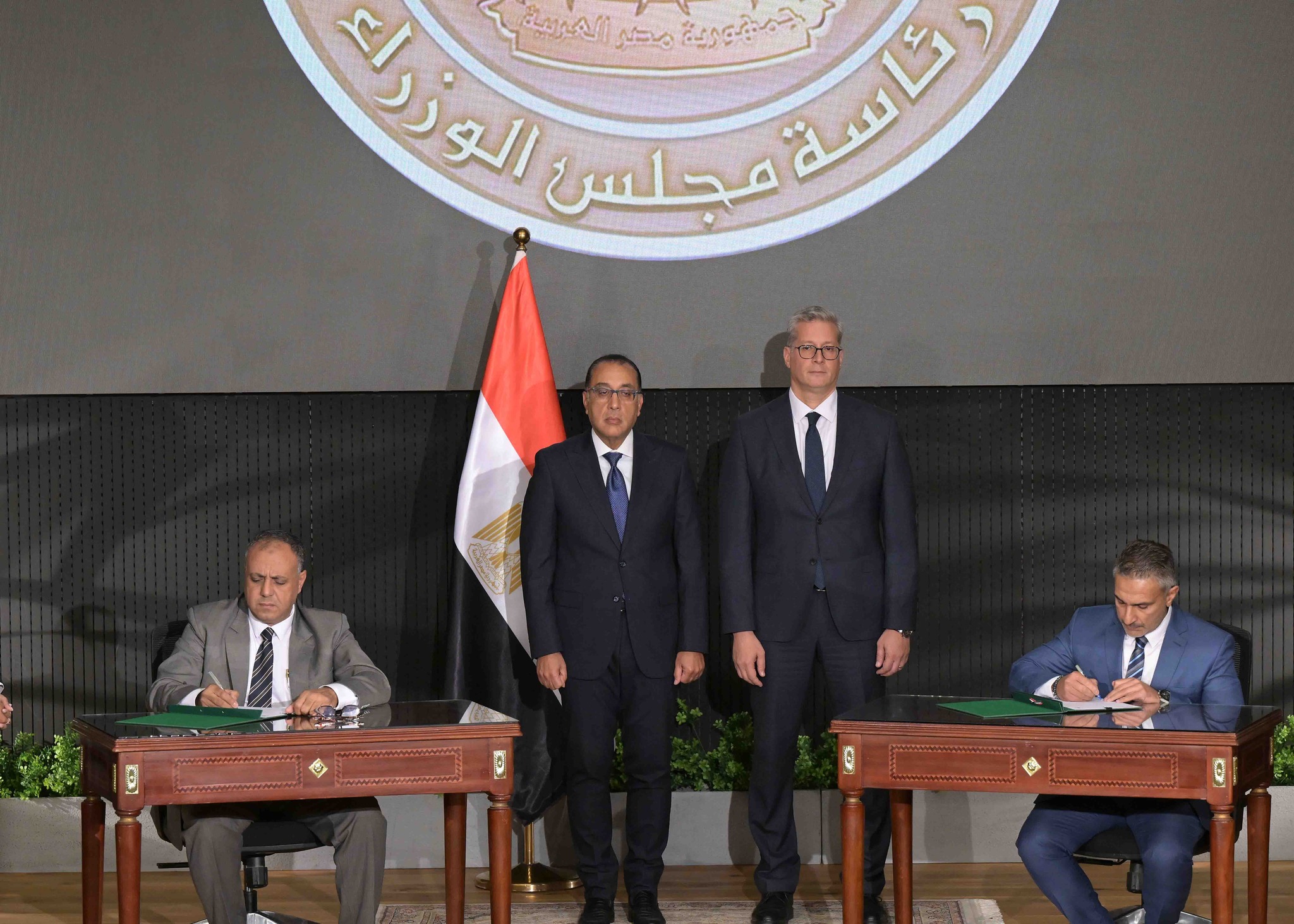 4 مذكرات تفاهم لزيادة أنشطة استكشاف وإنتاج حقول البترول