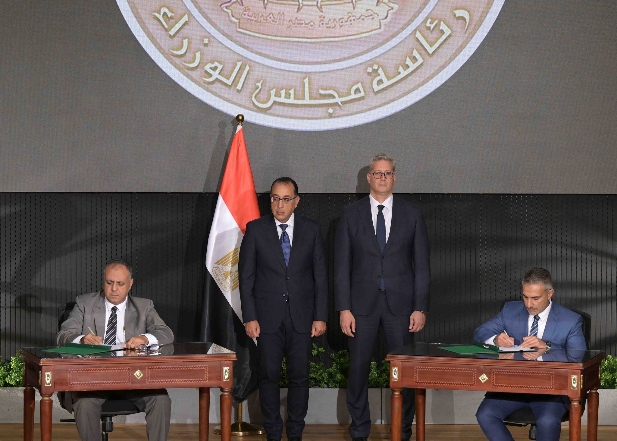 4 مذكرات تفاهم لزيادة أنشطة استكشاف وإنتاج حقول البترول