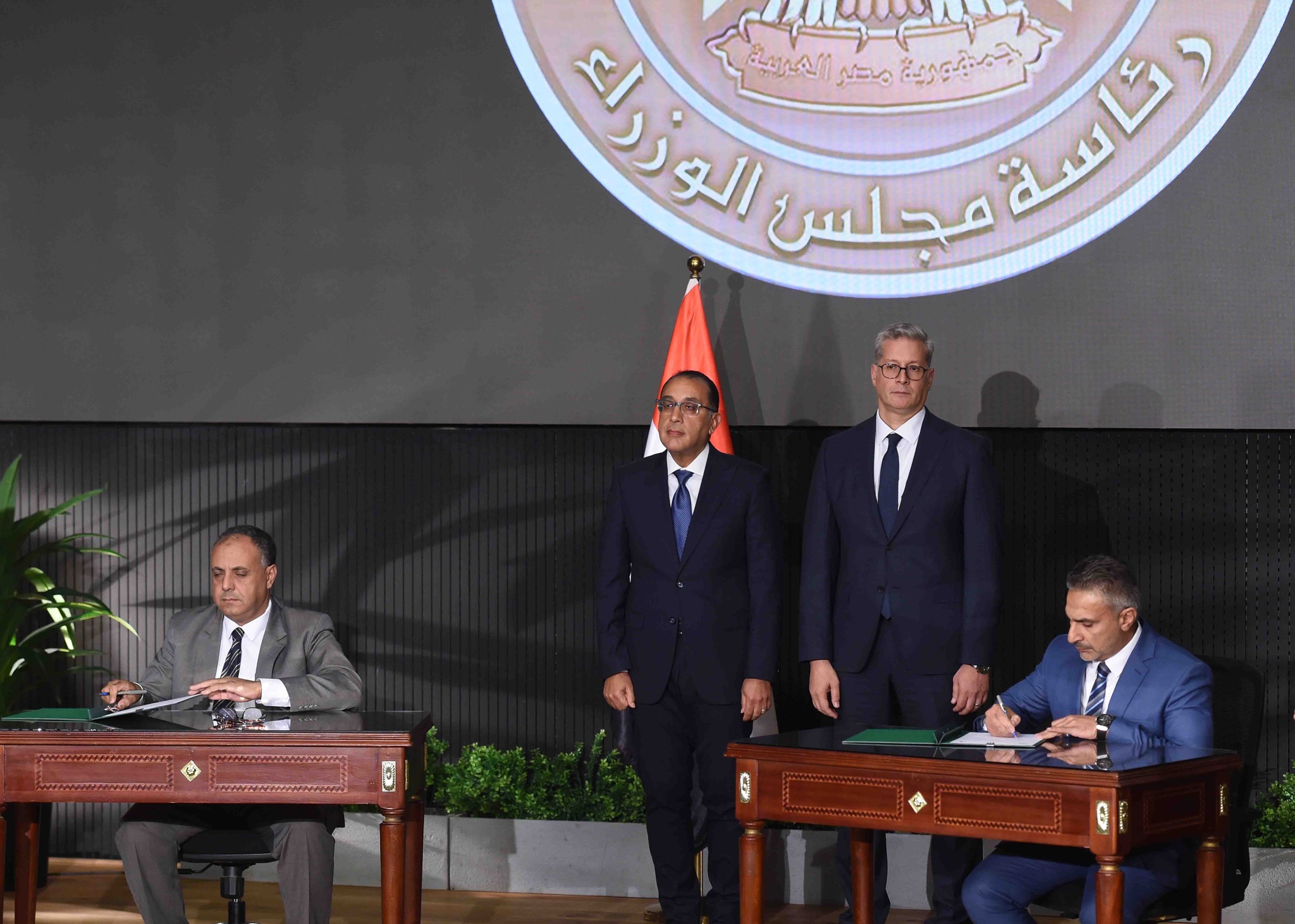 4 مذكرات تفاهم لزيادة أنشطة استكشاف وإنتاج حقول البترول