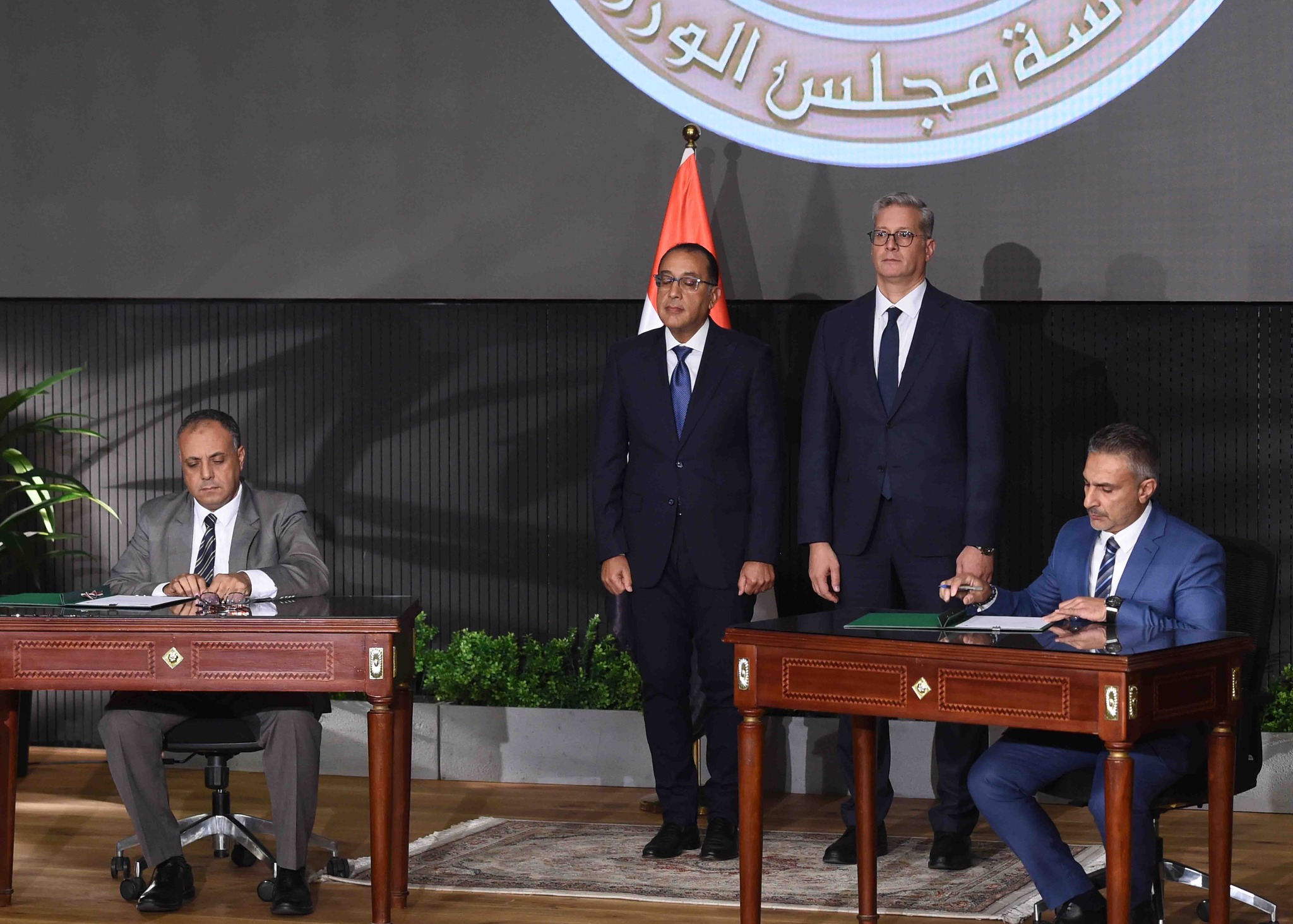 4 مذكرات تفاهم لزيادة أنشطة استكشاف وإنتاج حقول البترول