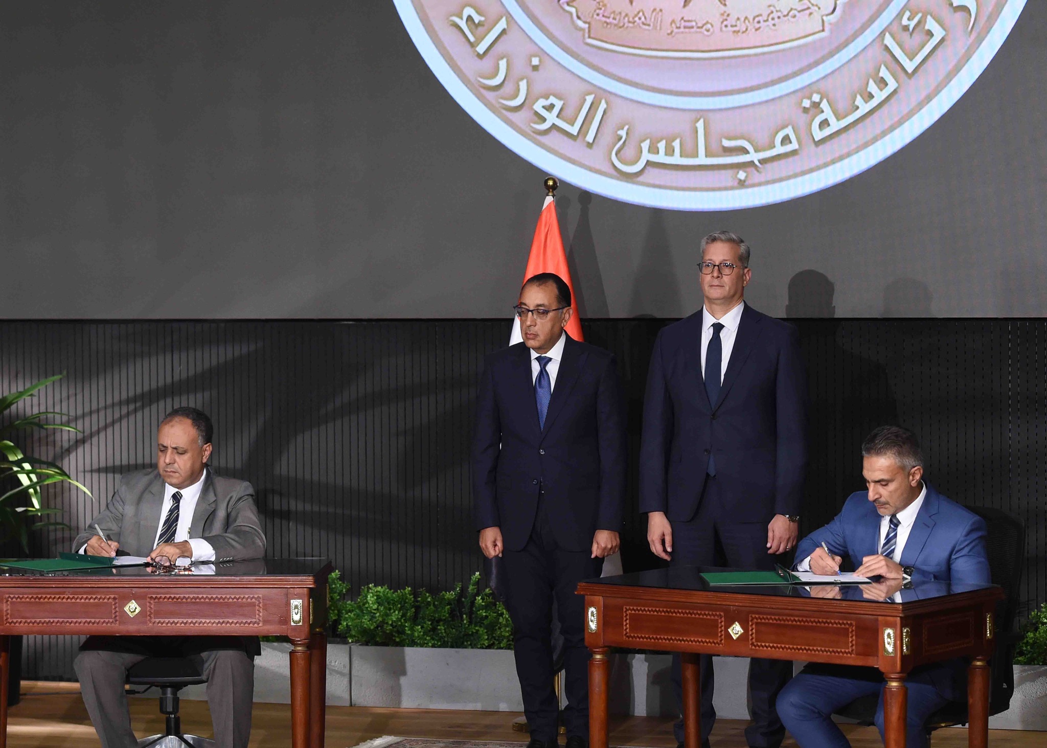 4 مذكرات تفاهم لزيادة أنشطة استكشاف وإنتاج حقول البترول