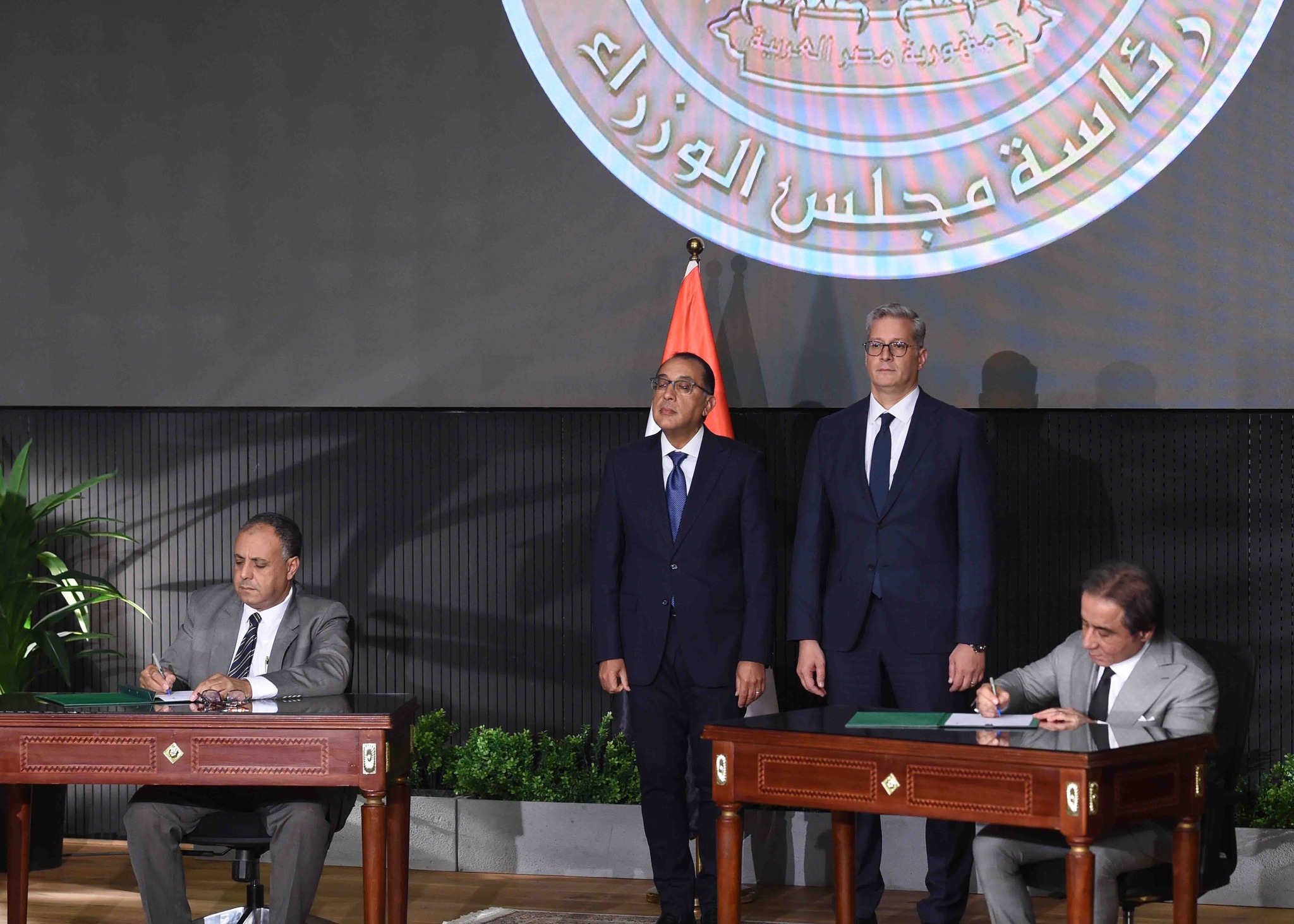 4 مذكرات تفاهم لزيادة أنشطة استكشاف وإنتاج حقول البترول