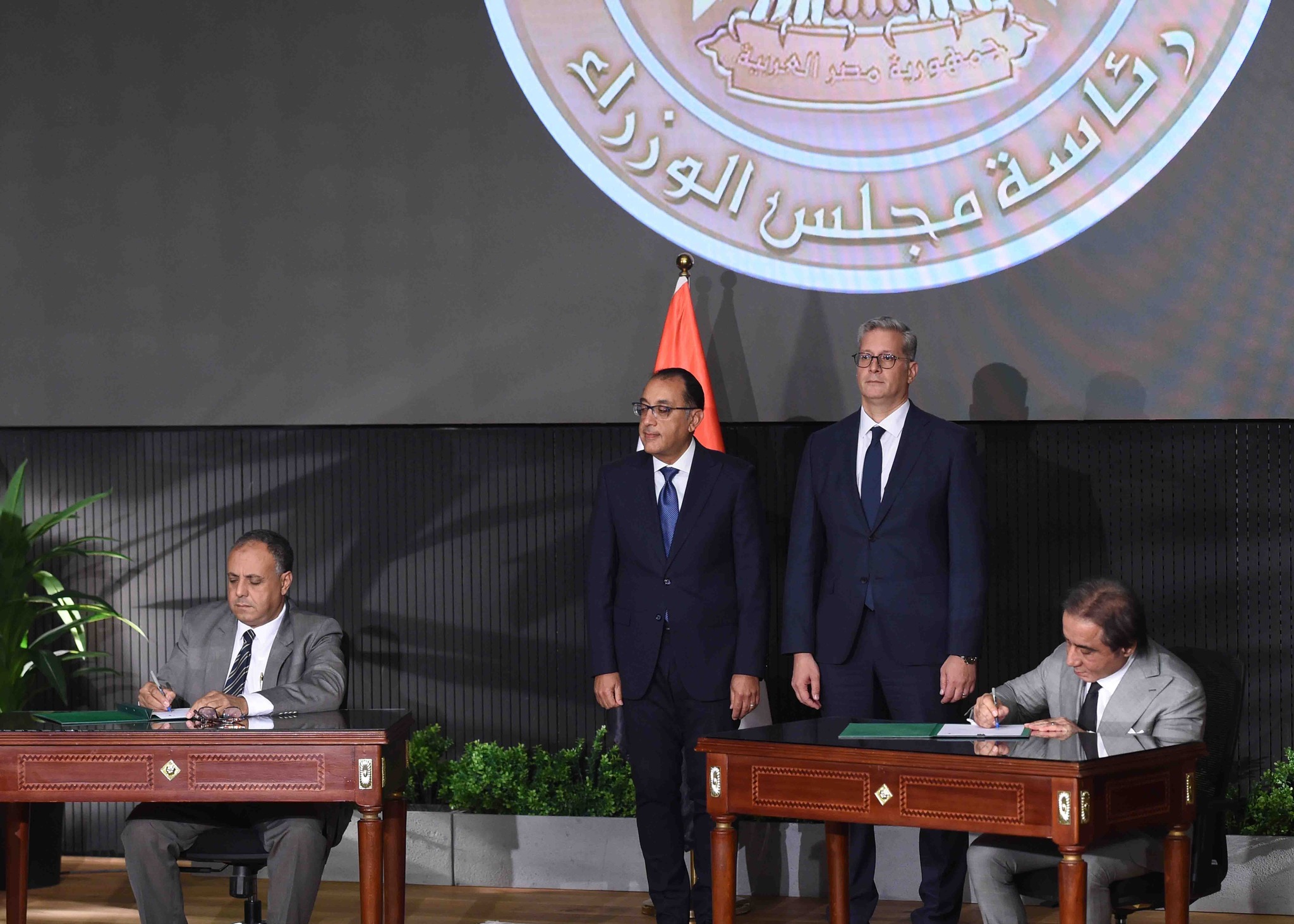 4 مذكرات تفاهم لزيادة أنشطة استكشاف وإنتاج حقول البترول