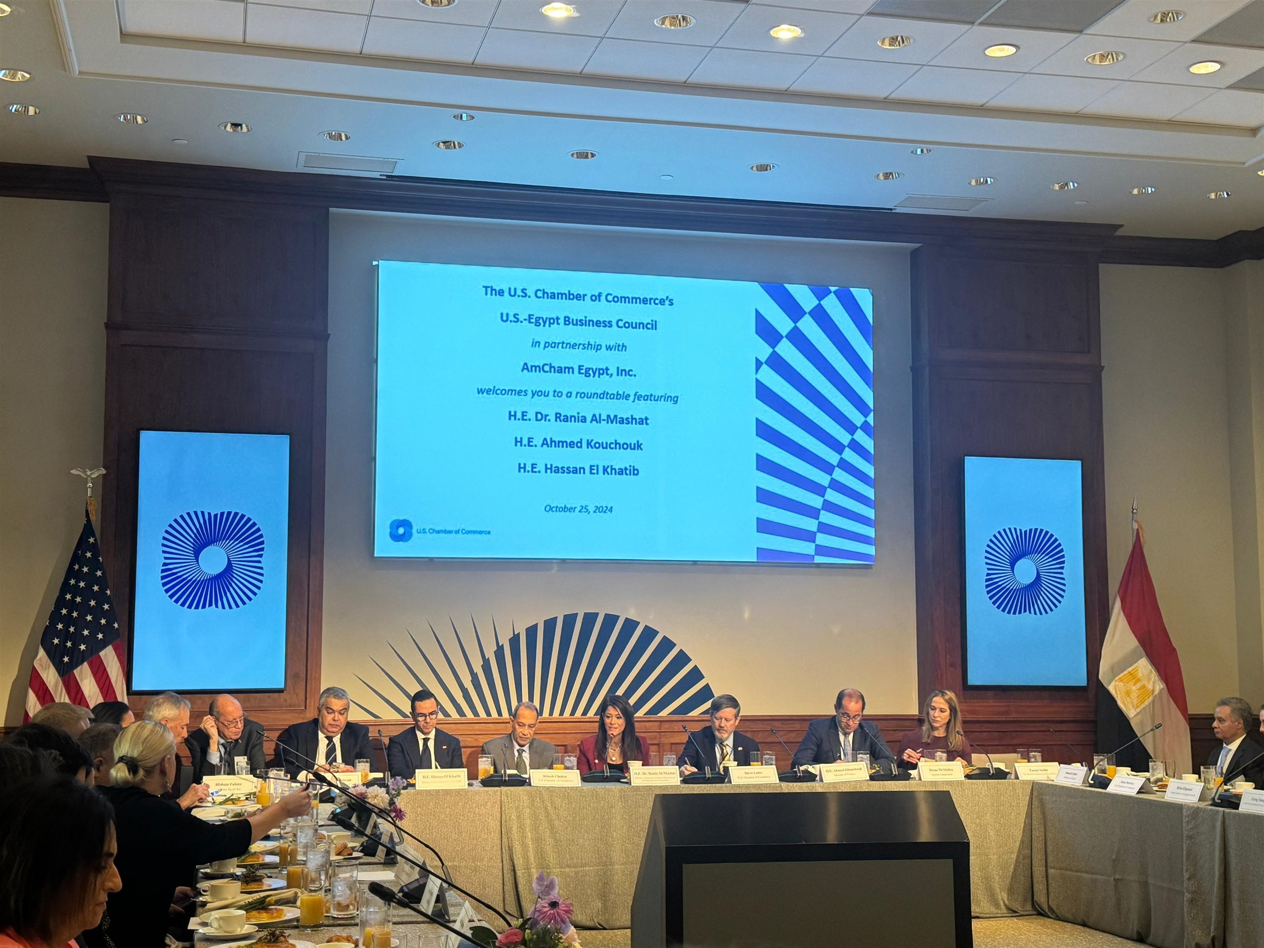المشاط تعقد لقاءً موسعًا مع غرفة التجارة الأمريكية