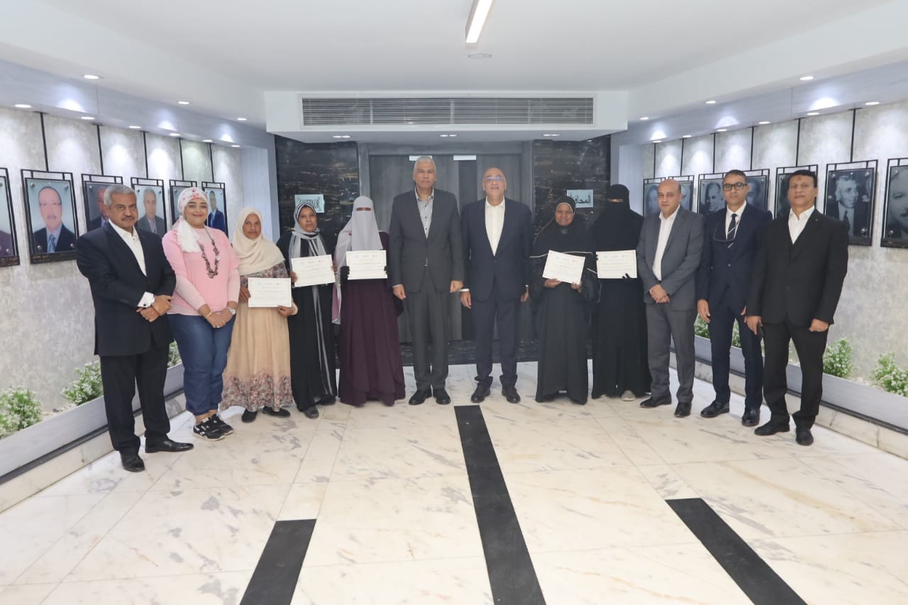 رئيس جهاز تنمية المشروعات ومحافظ اسوان لبحث موقف المشروعات التنموية