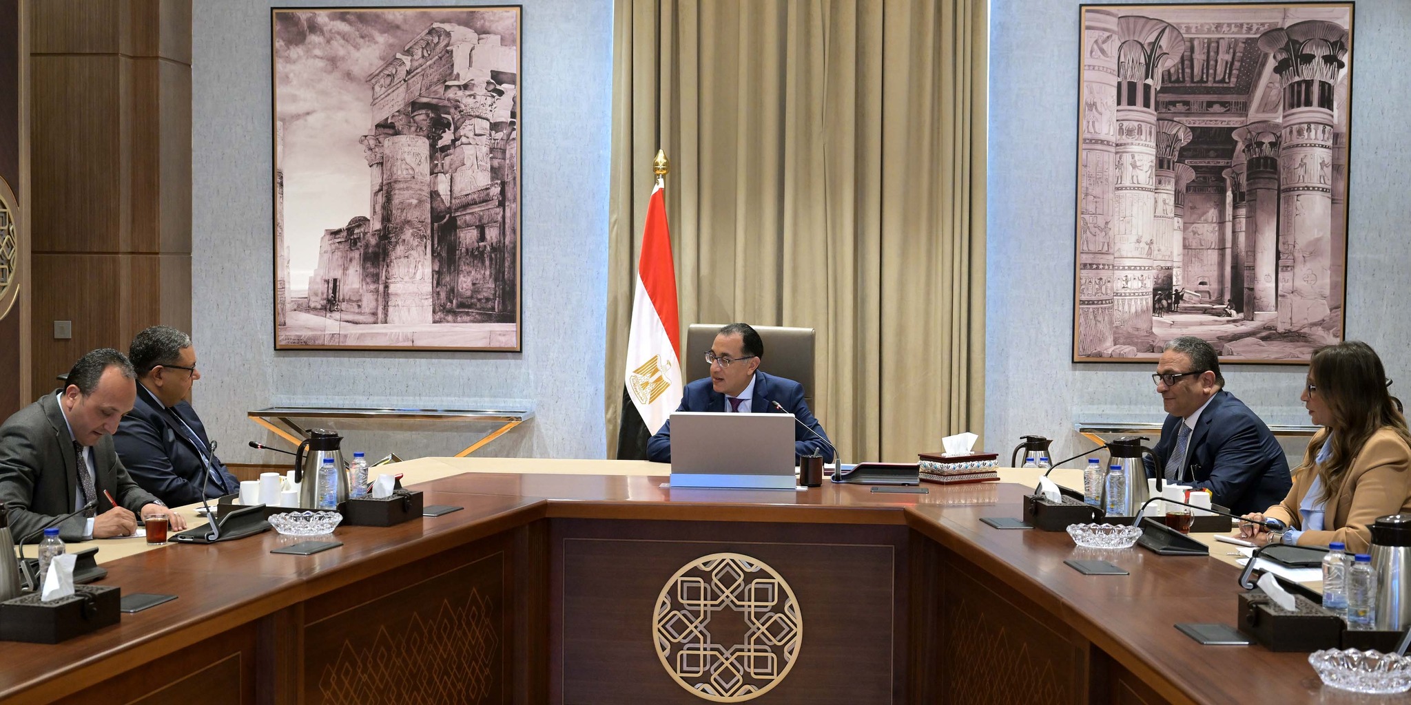 رئيس الوزراء يلتقي الدكتور زياد بهاء الدين