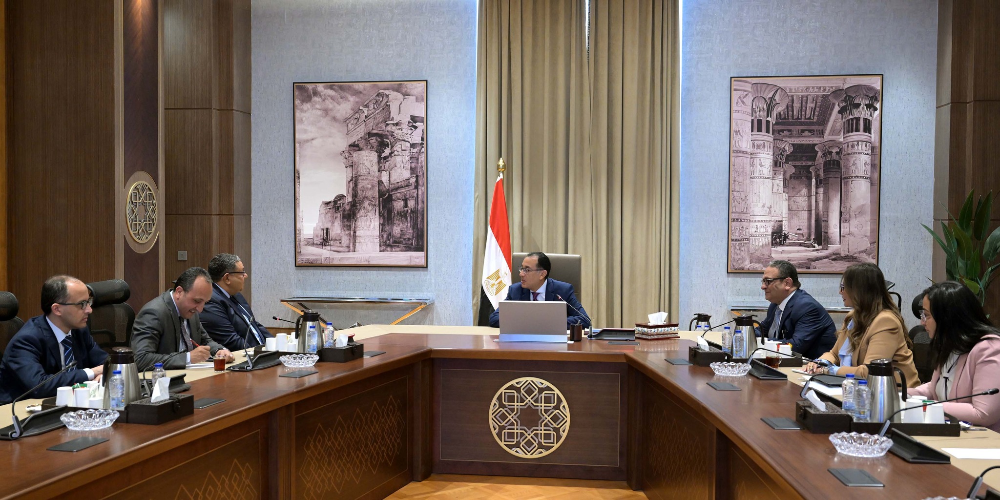 رئيس الوزراء يلتقي الدكتور زياد بهاء الدين