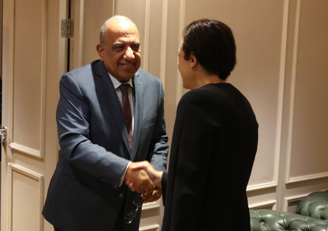 وزير الكهرباء والطاقة المتجددة يستقبل سفيرة قبرص
