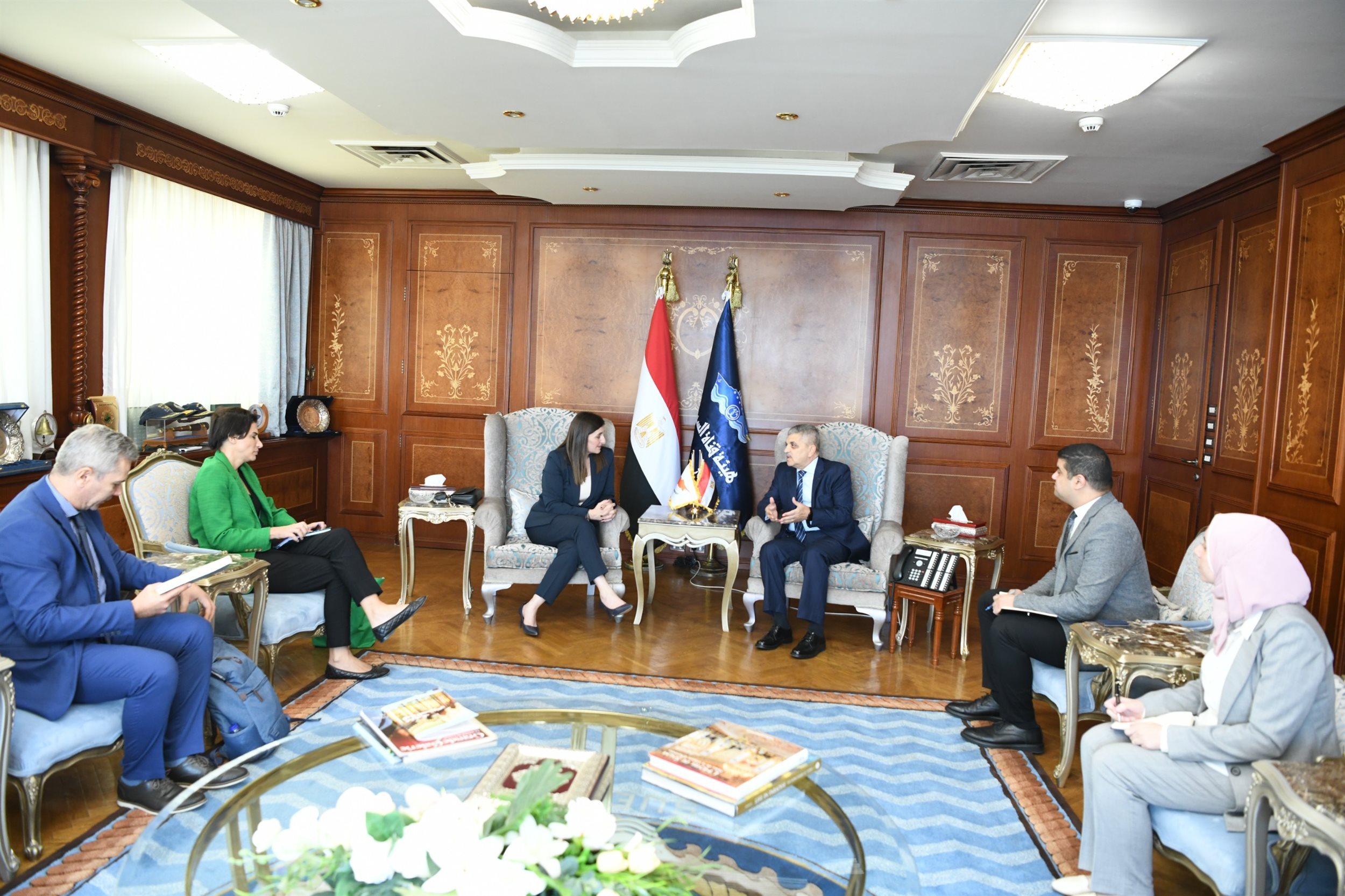 الفريق أسامة ربيع يبحث التعاون الثنائي مع وزيرة الشحن القبرصي