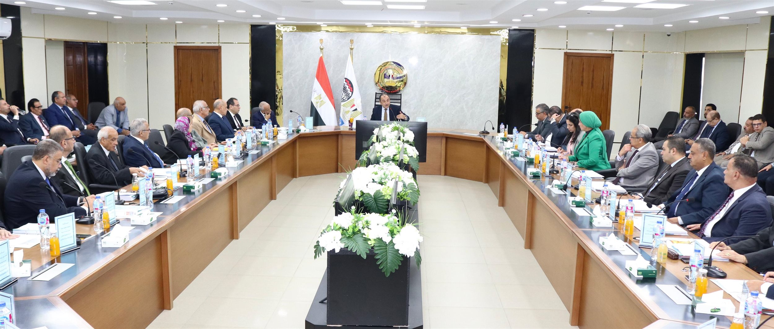 وزير قطاع الأعمال العام يترأس عمومية القابضة للغزل والنسيج