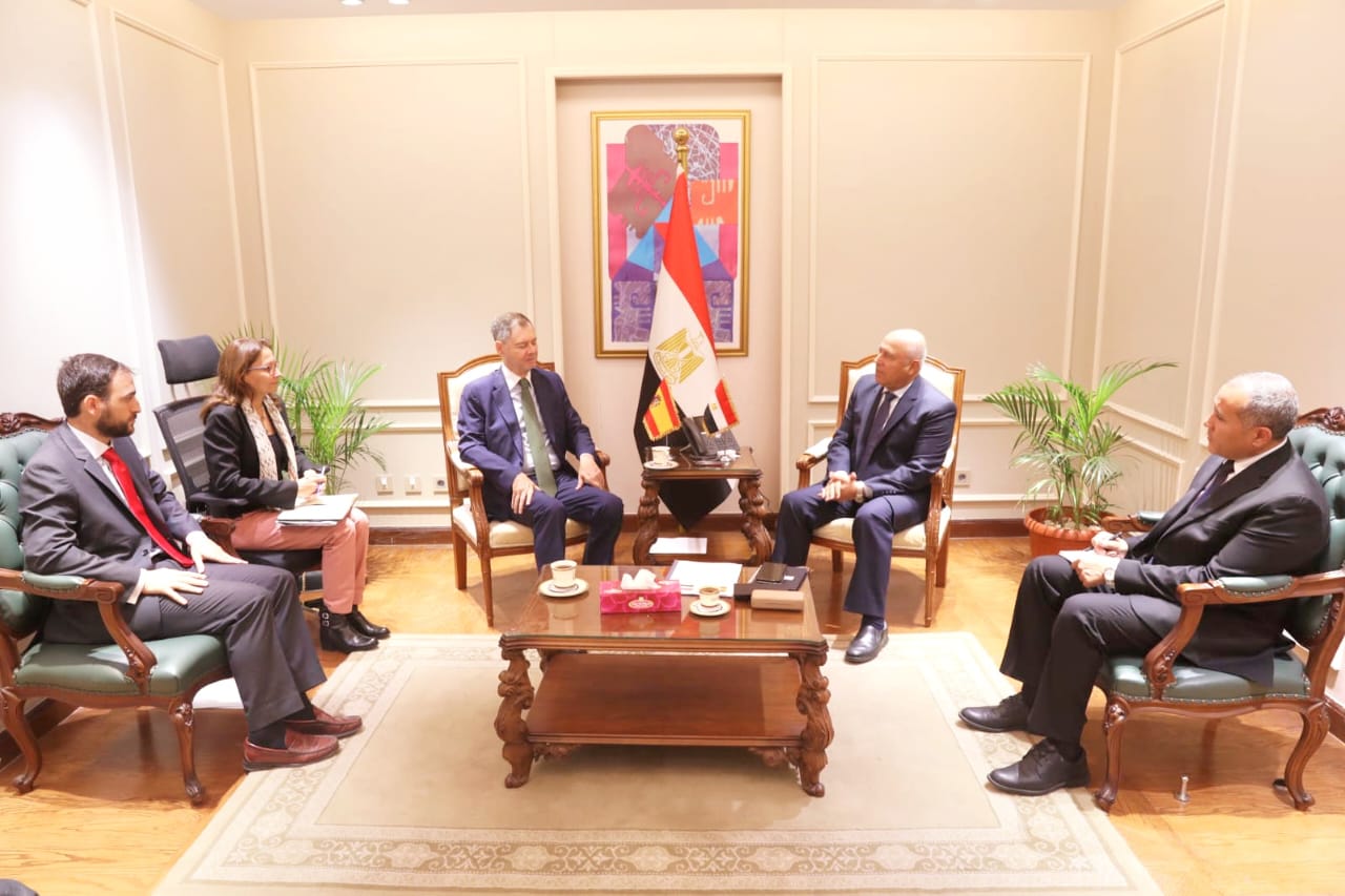 وزير الصناعة والنقل مع سفير اسبانيا