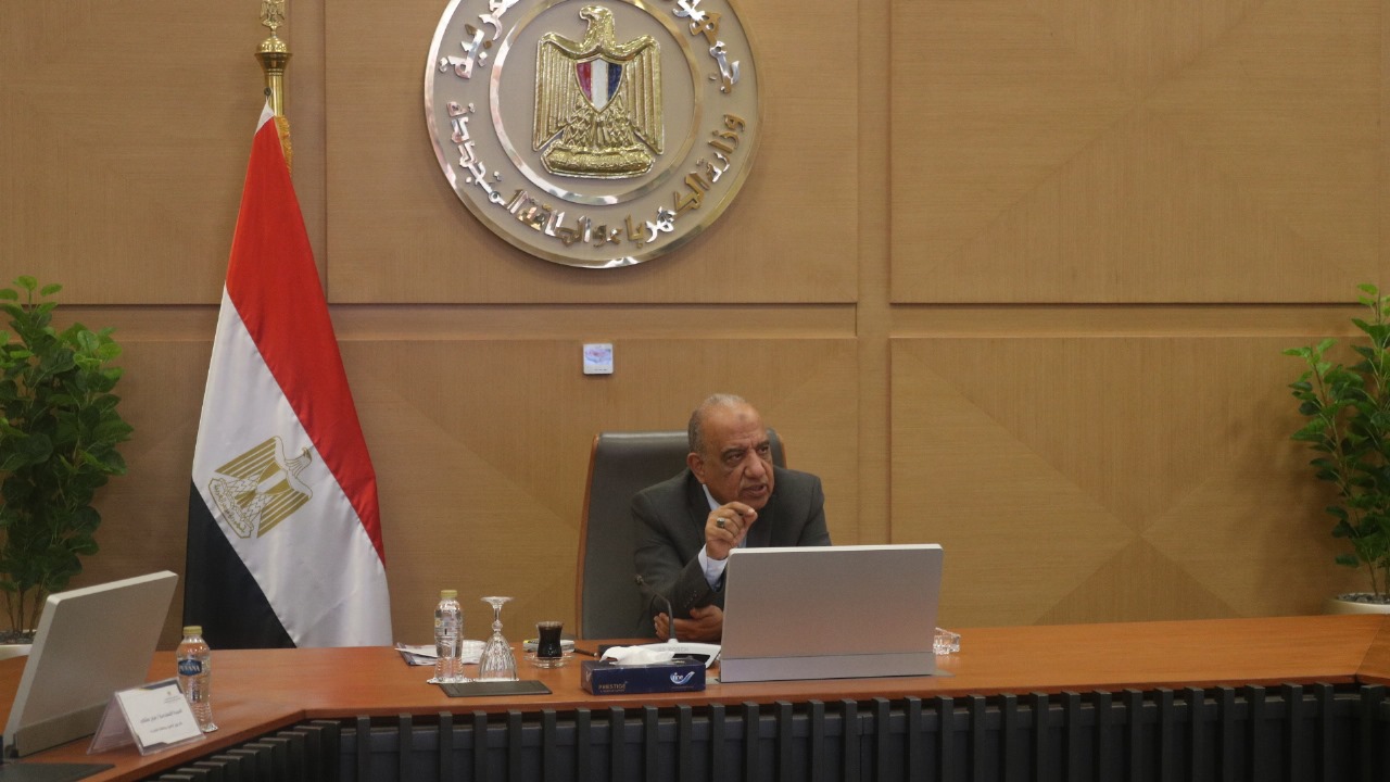 وزير الكهرباء لرؤساء شركات التوزيع على مستوي الجمهورية