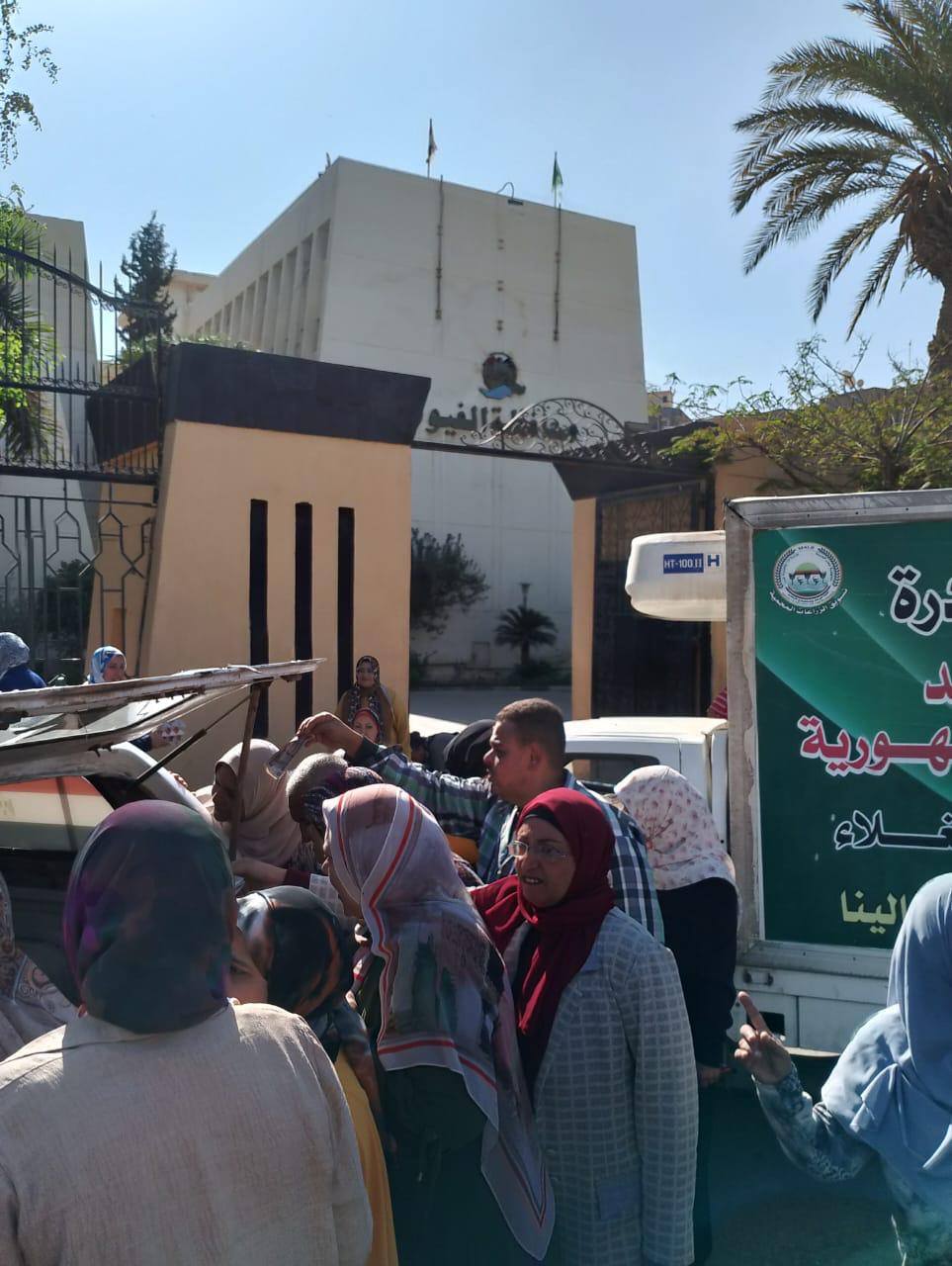 قطار منافذ الوزارة يصل إلى محافظة الفيوم بـ13 منفذا متحركا