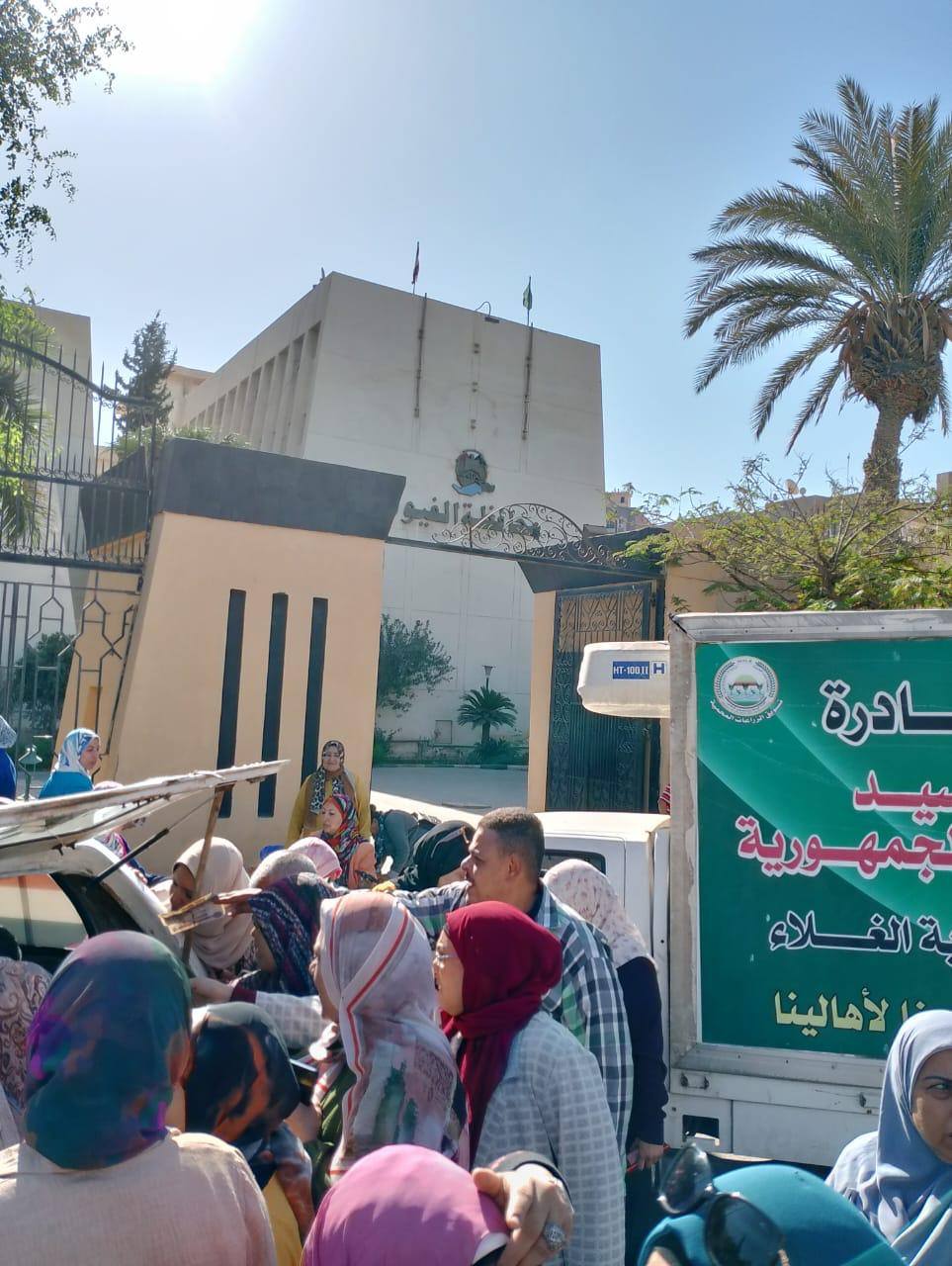 قطار منافذ الوزارة يصل إلى محافظة الفيوم بـ13 منفذا متحركا
