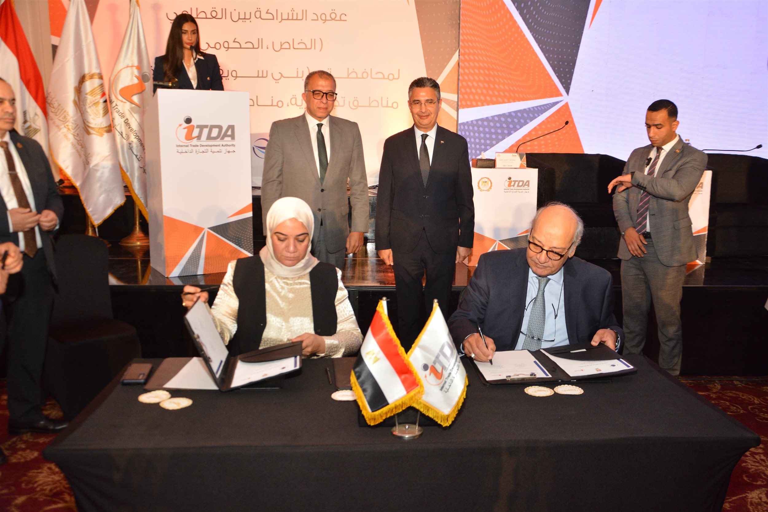 عقود إنشاء�مشروعات ومراكز تجارية جديدة في محافظتي الشرقية وبنى سويف