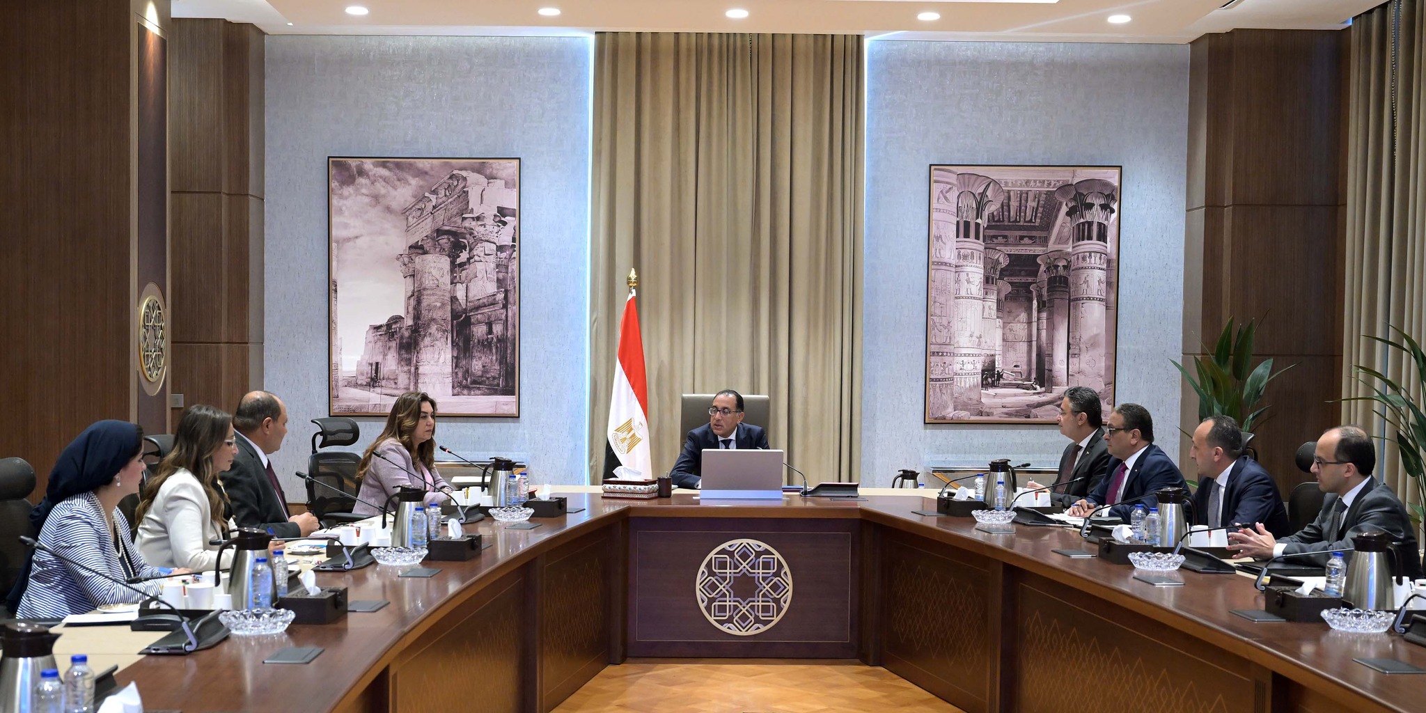 رئيس الوزراء يُتابع جهود توافر السلع