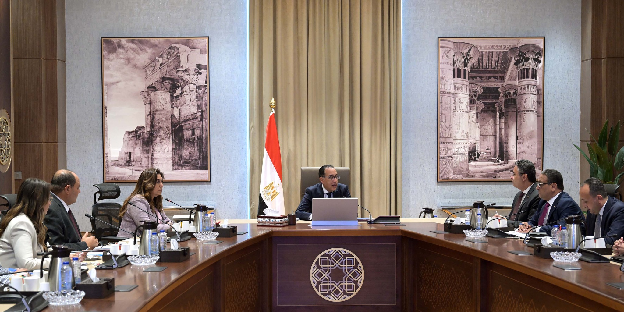رئيس الوزراء يُتابع جهود توافر السلع