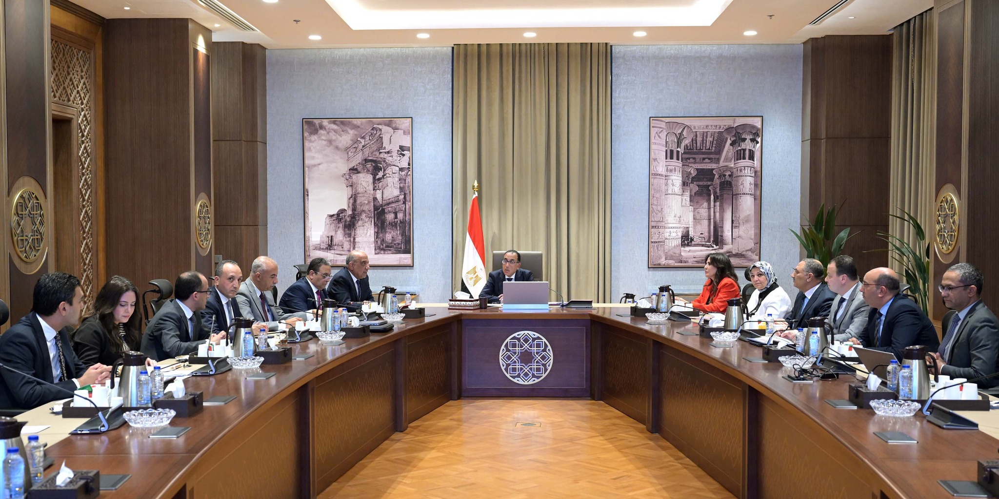 رئيس الوزراء يتابع موقف مشروعات الطاقة الجديدة والمتجددة