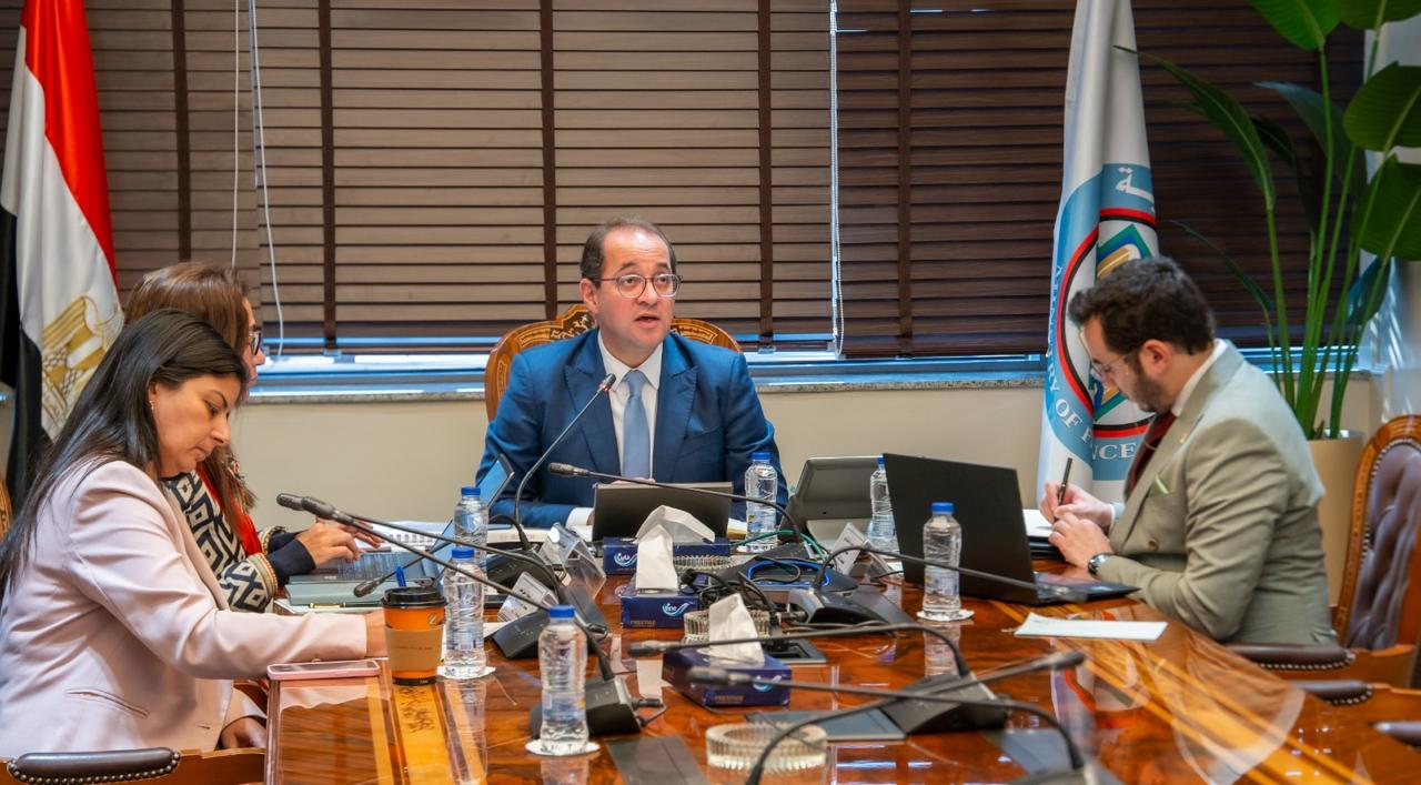 وزير المالية في اجتماع مع المستثمرين الدوليين