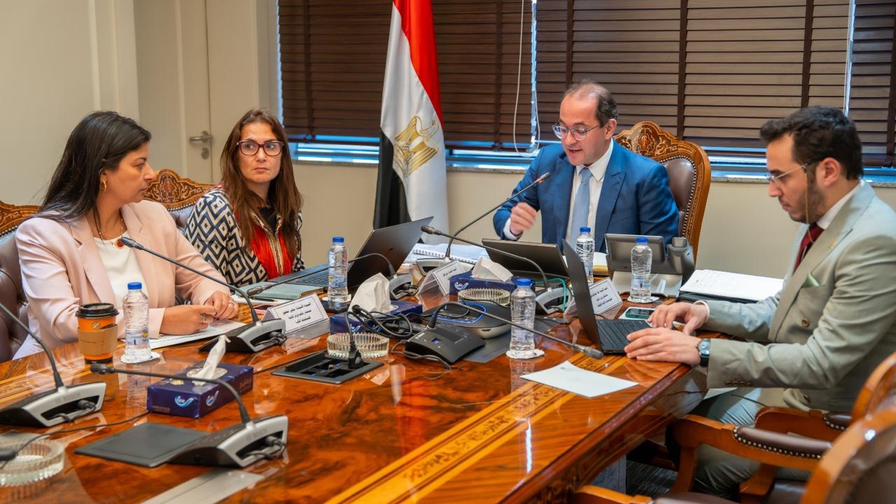 وزير المالية في اجتماع مع المستثمرين الدوليين