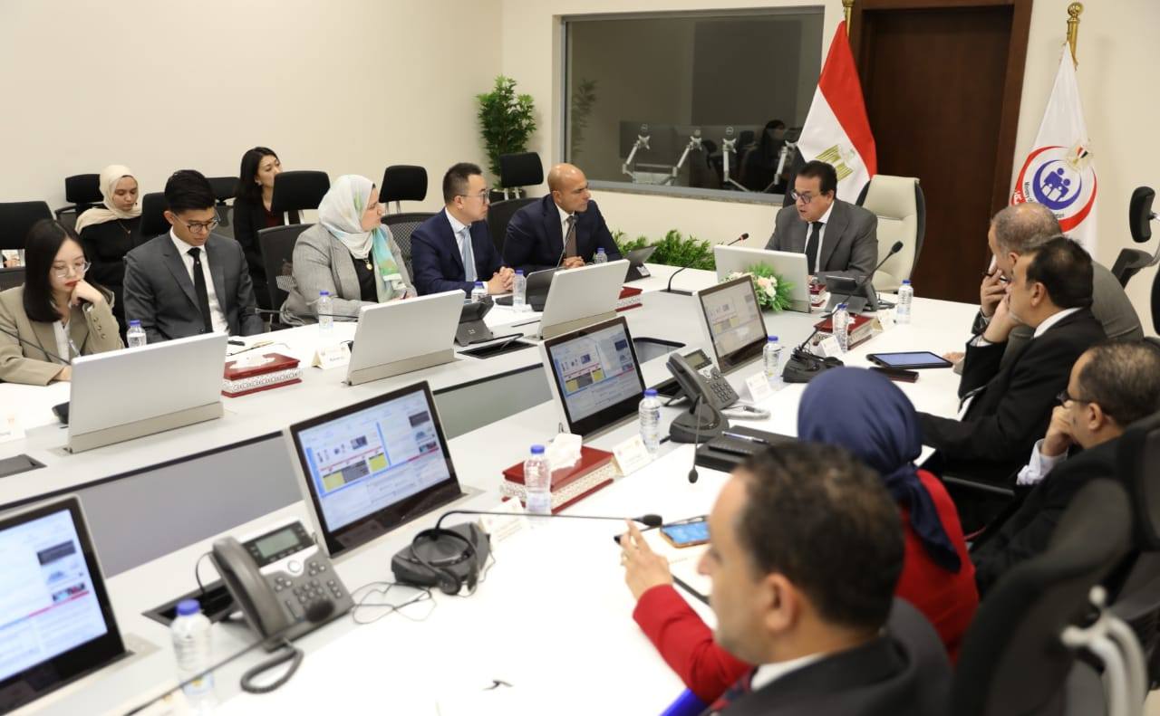 عبد الغفار يستقبل وفد الشركات الصينية