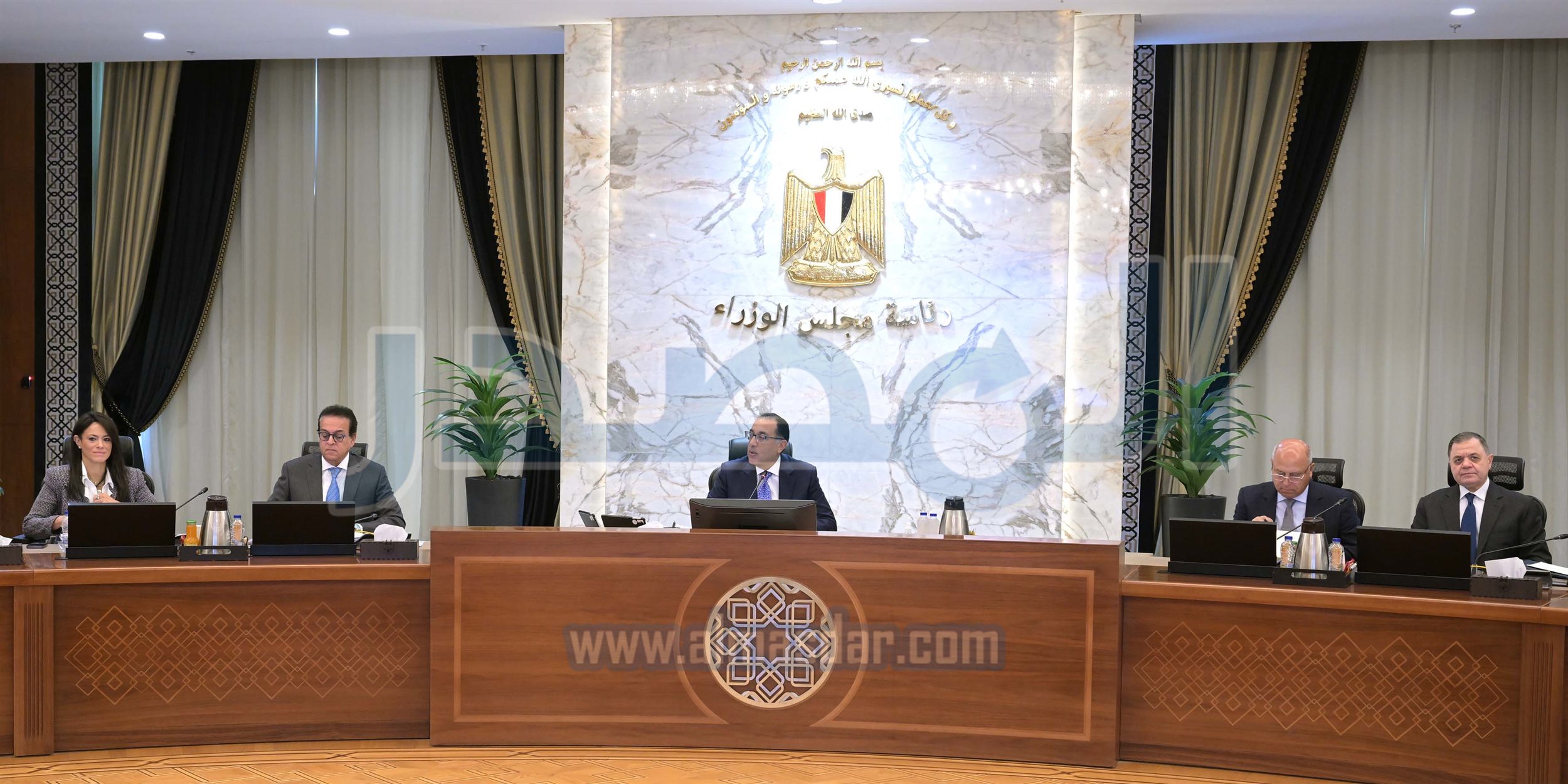 مجلس الوزراء يبدأ اجتماعه الأسبوعي بالعاصمة الإدارية الجديدة