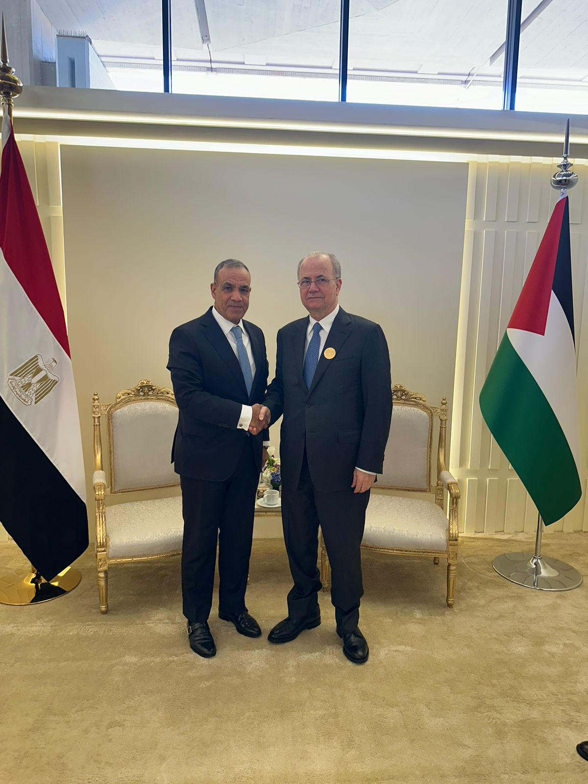 وزير الخارجية والهجرة يلتقي مع وزير الخارجية الفلسطيني