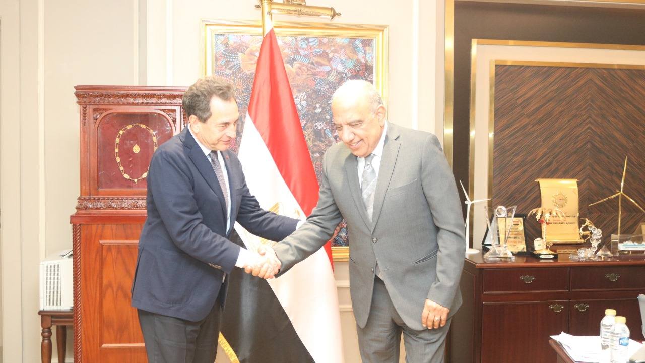 وزير الكهرباء يستقبل سفير فرنسا بالقاهرة