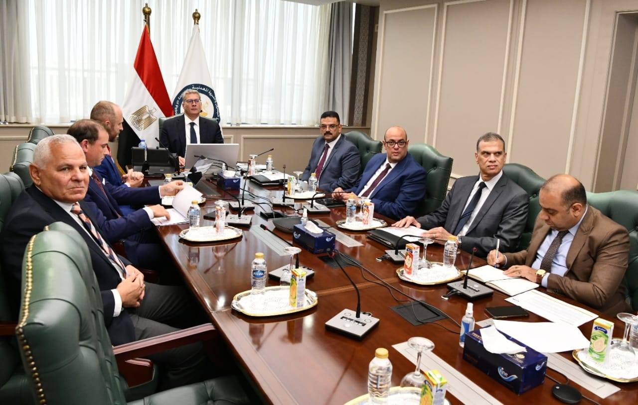 وزير البترول يستقبل وفداً من آتون ريسورسز