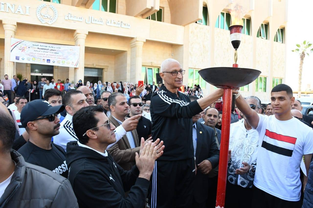 وزير الشباب ومحافظ شمال سيناء يطلقان شعلة أولمبياد المحافظات