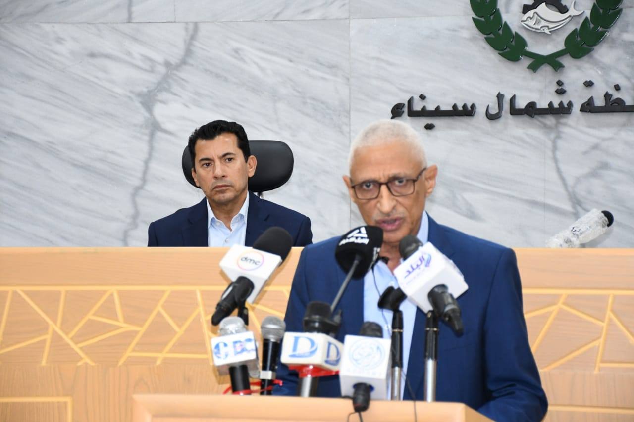 وزير الشباب ومحافظ شمال سيناء يطلقان شعلة أولمبياد المحافظات