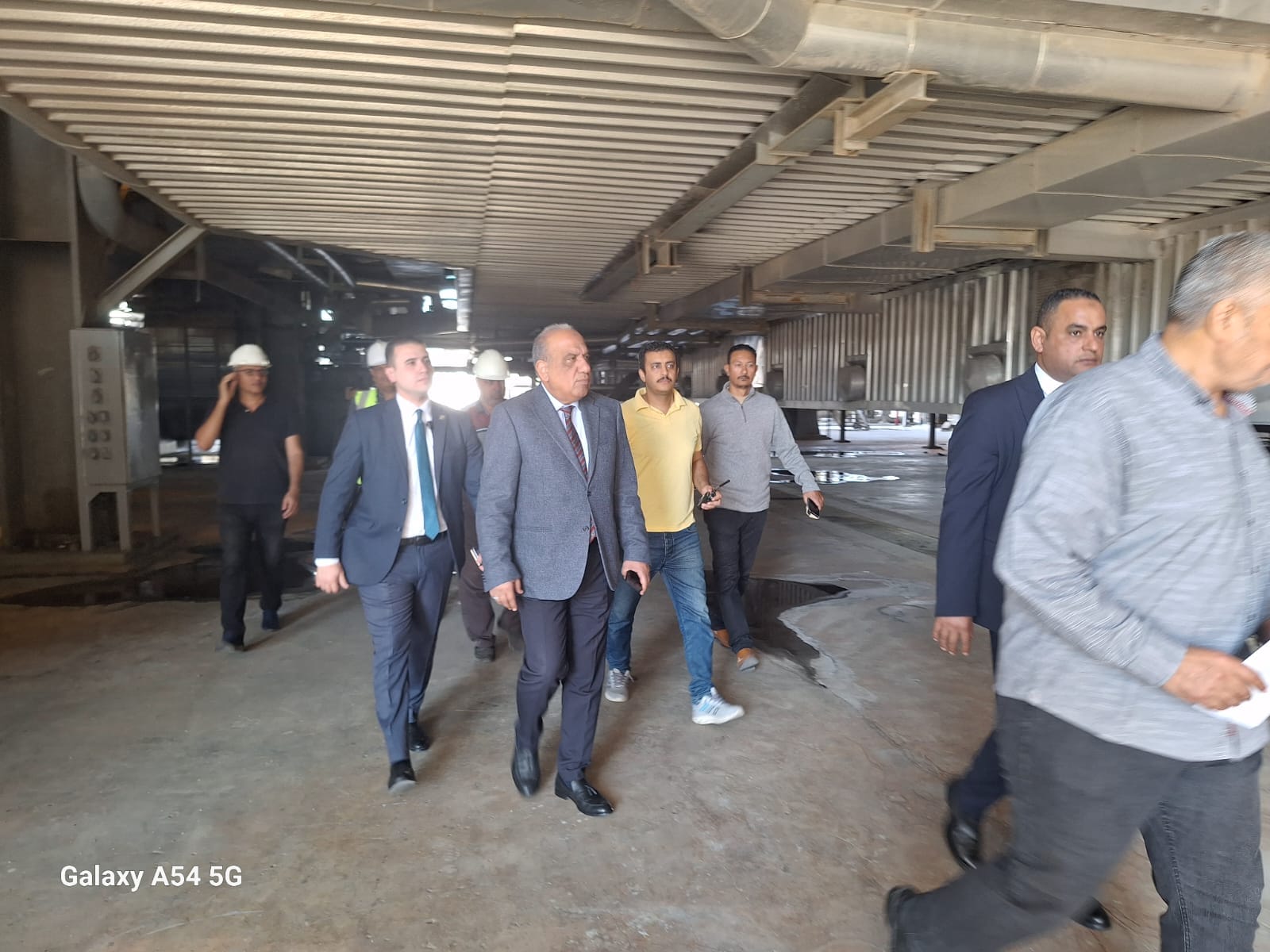 وزير الكهرباء فى زيارة لمحطة توليد كهرباء السويس البخارية