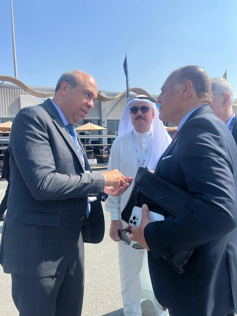 وزير الطيران يلتقي وزير المواصلات والاتصالات بالبحرين