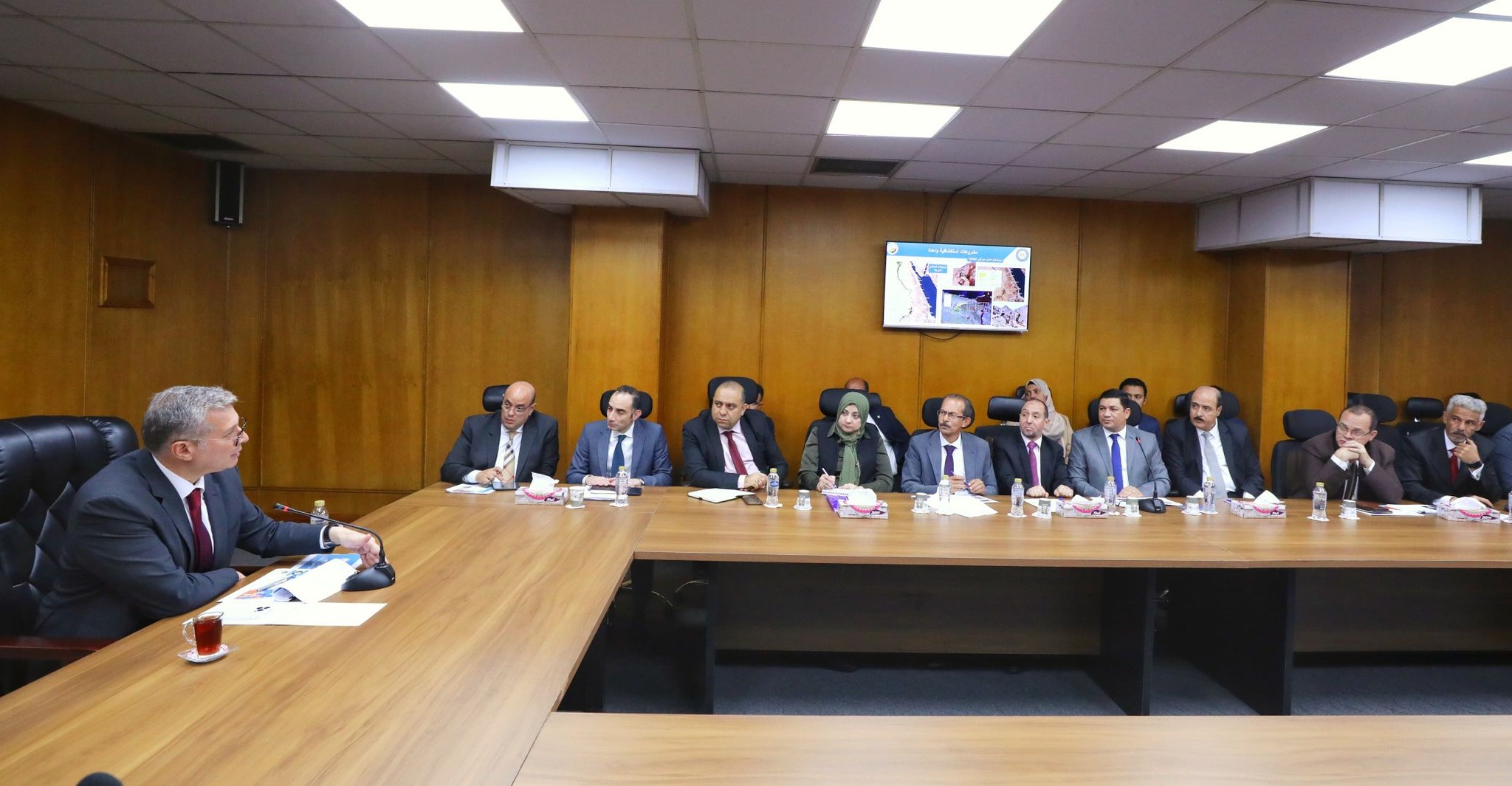 اجتماع وزير البترول مع القيادات التنفيذية بالهيئة المصرية العامة للثروة المعدنية