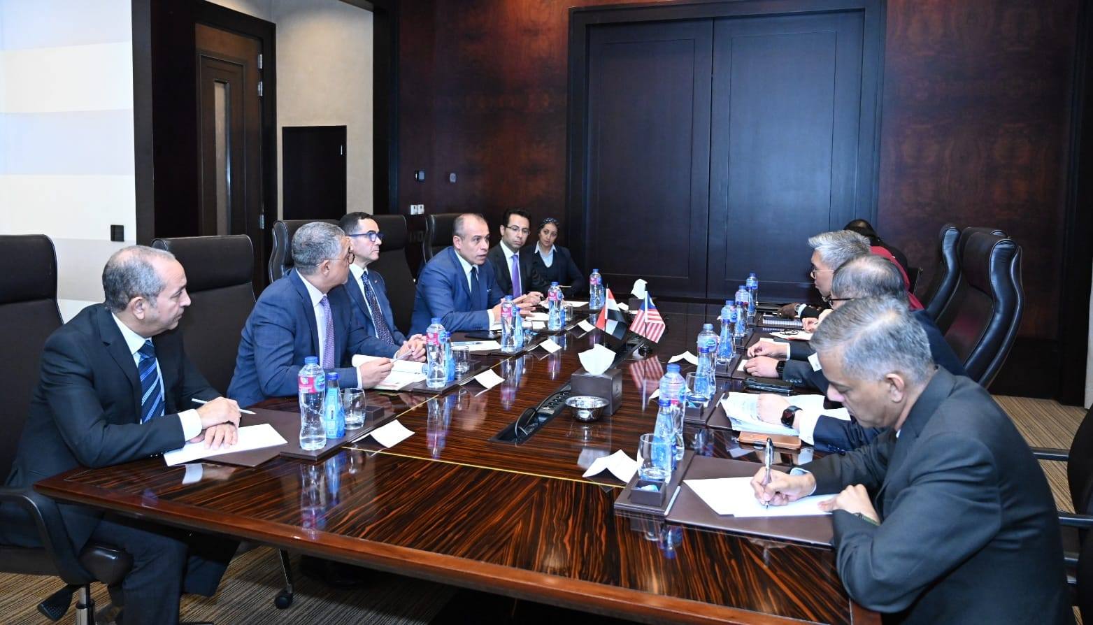 الخطيب يشارك في اجتماع مائدة مستديرة بين مصر وماليزيا