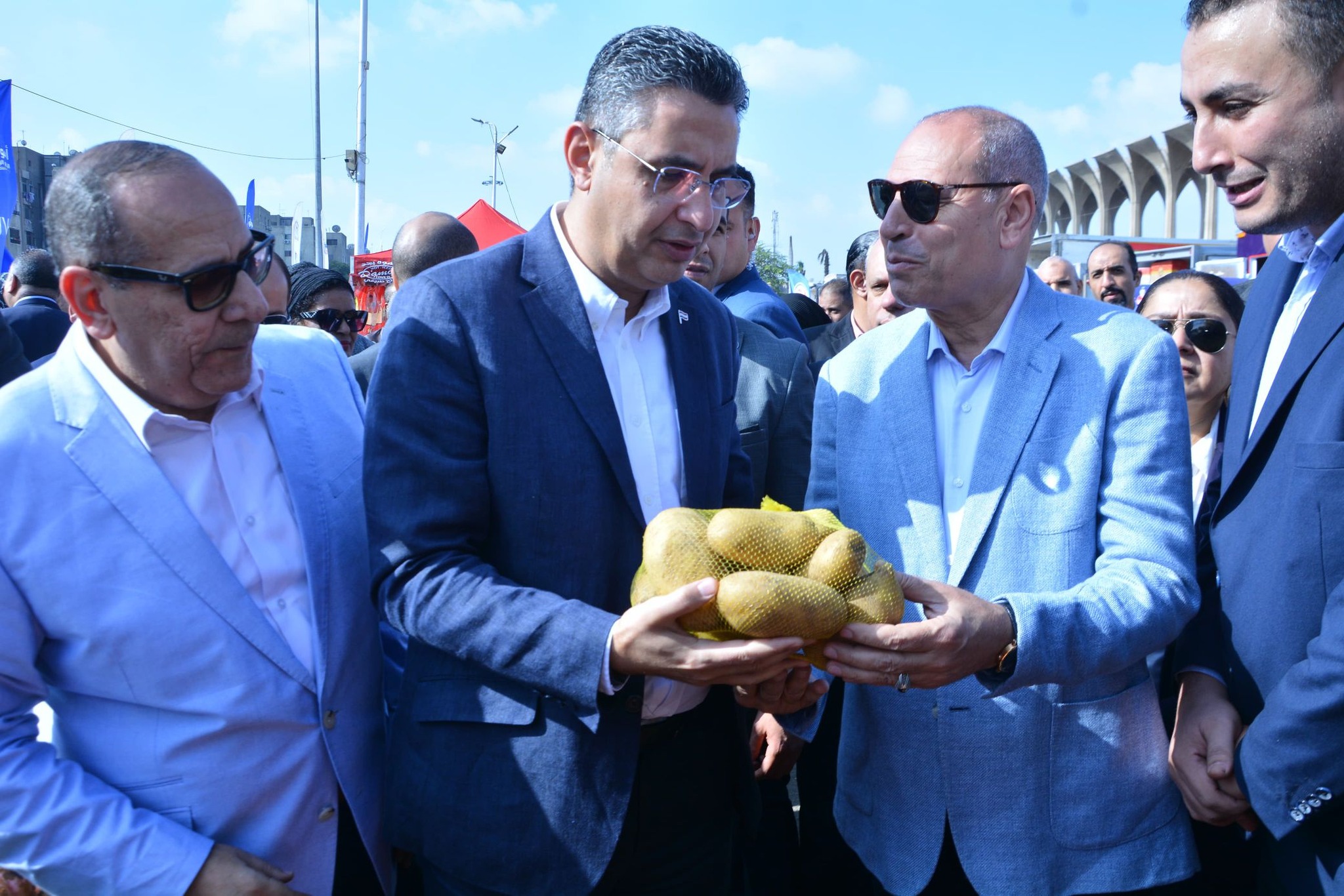 وزير التموين يفتتح سوق اليوم الواحد بمدينة نصر