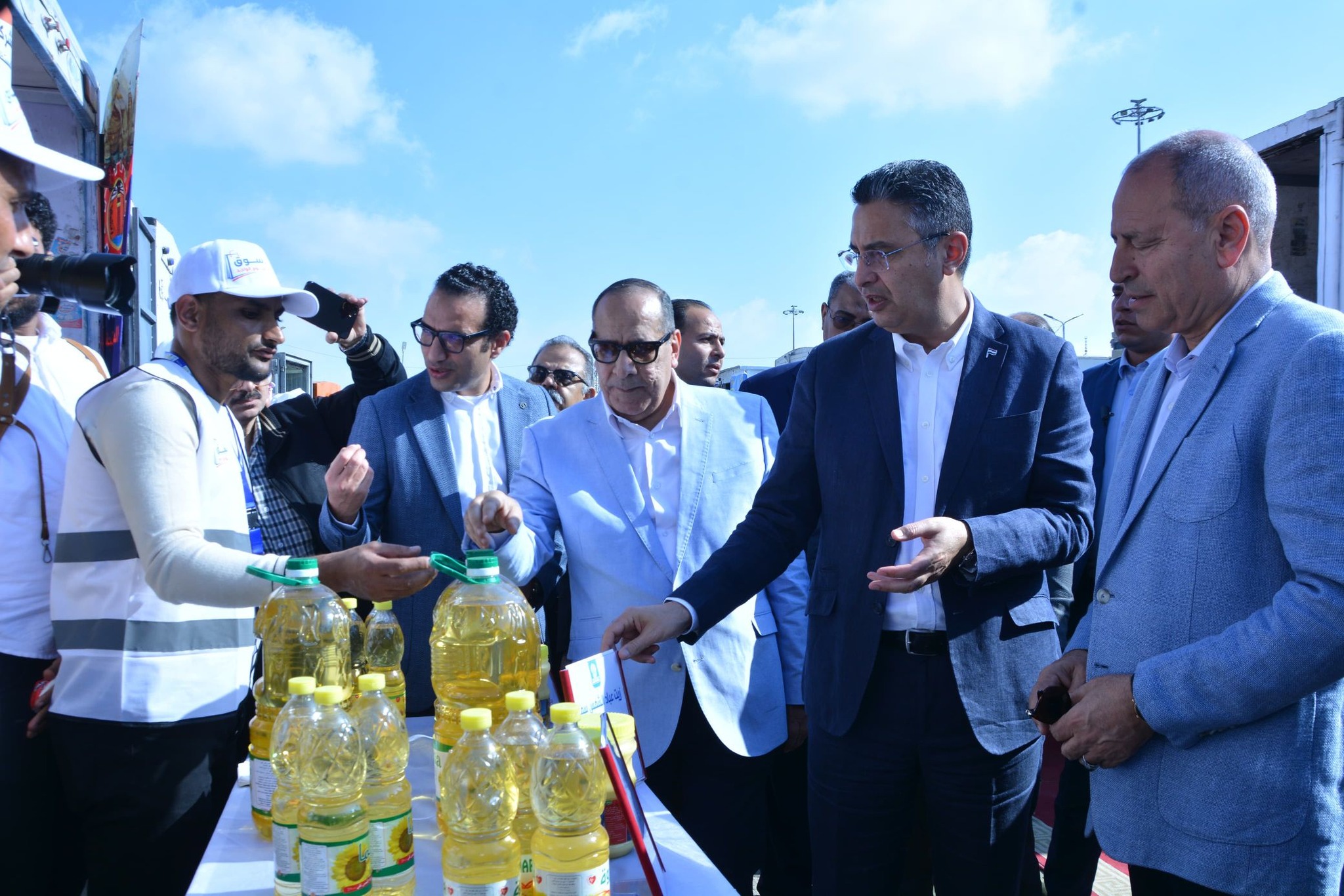 وزير التموين يفتتح سوق اليوم الواحد بمدينة نصر