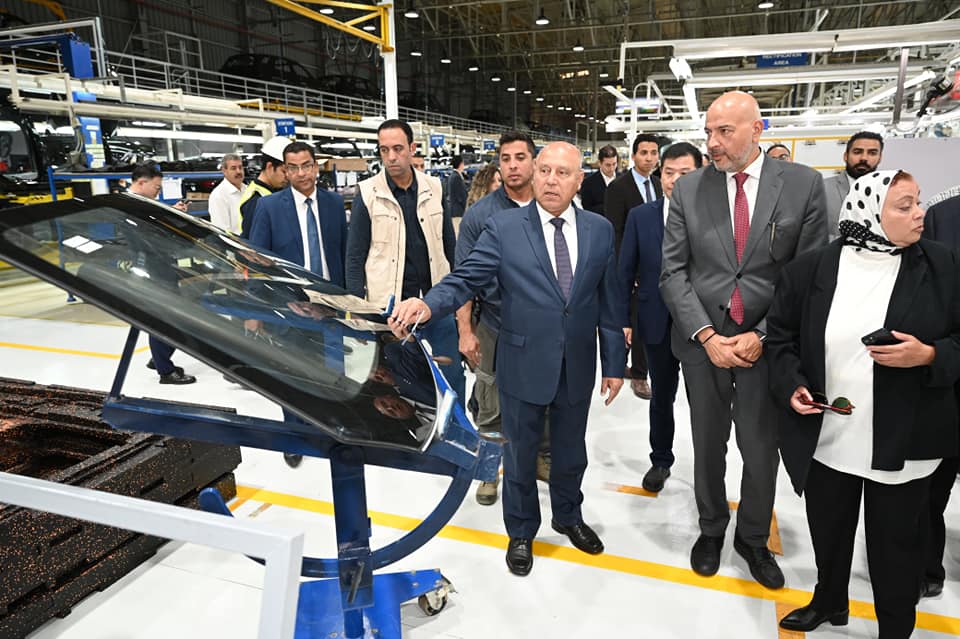 وزير الصناعة والنقل يشهد إطلاق سيارة إكسيد المنتجة في مصر