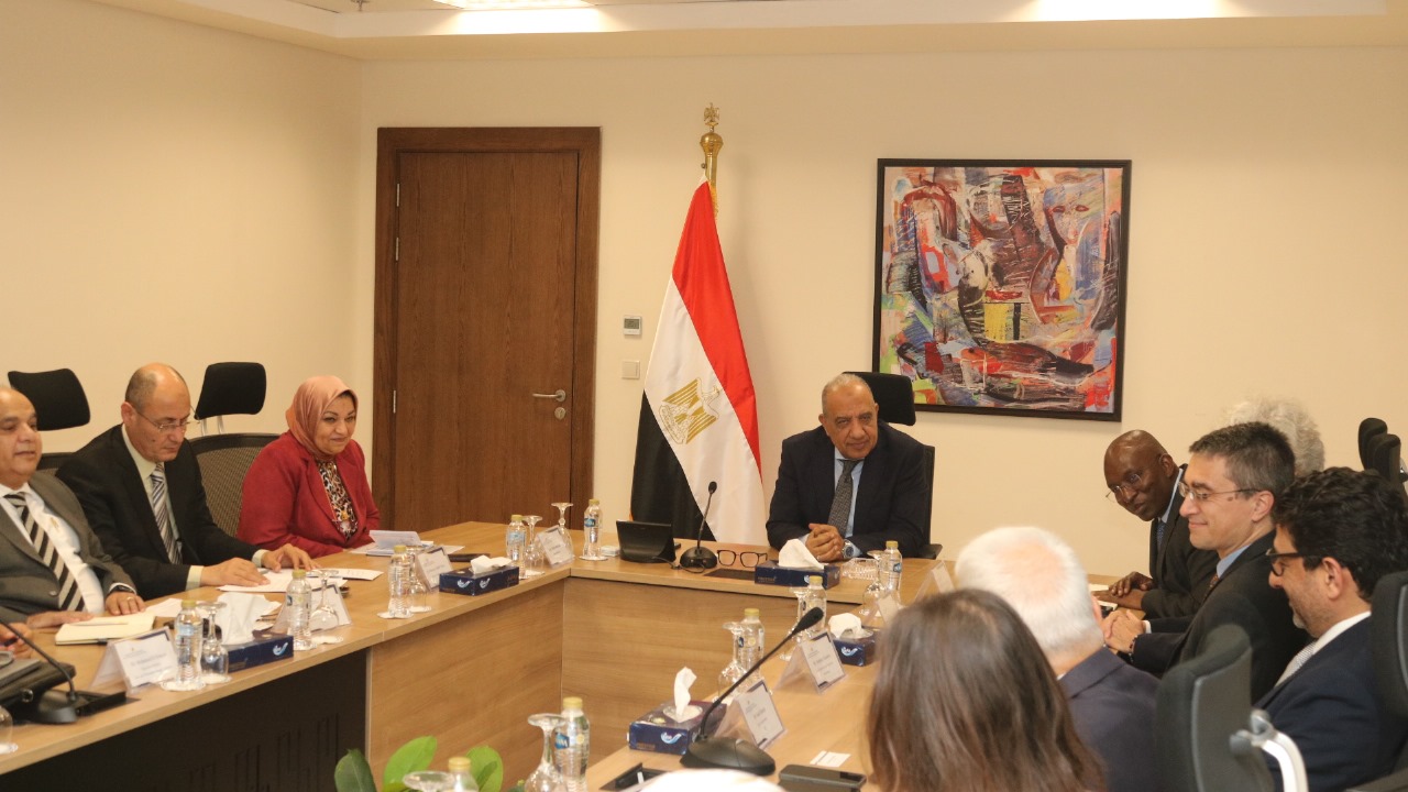 وزير الكهرباء يلتقي وفد مؤسسة التمويل الدولية