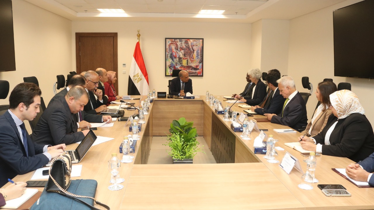 وزير الكهرباء يلتقي وفد مؤسسة التمويل الدولية