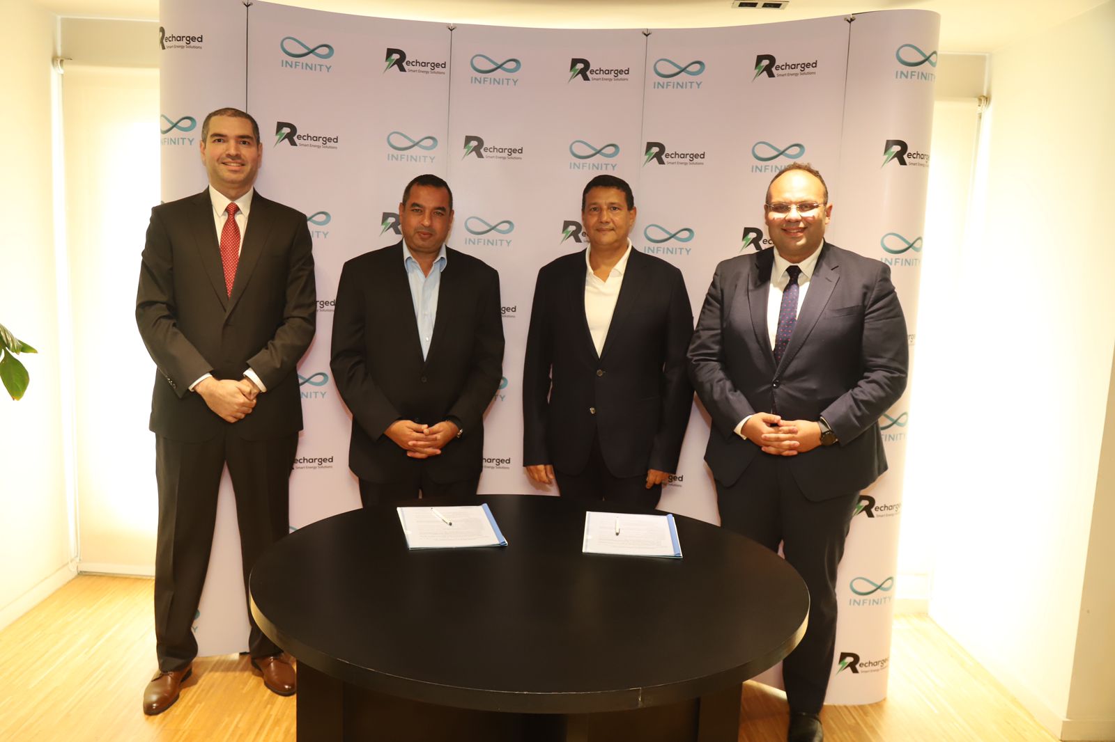 توقيع شراكة استراتيجية بين إنفنيتي كابيتال وRecharged