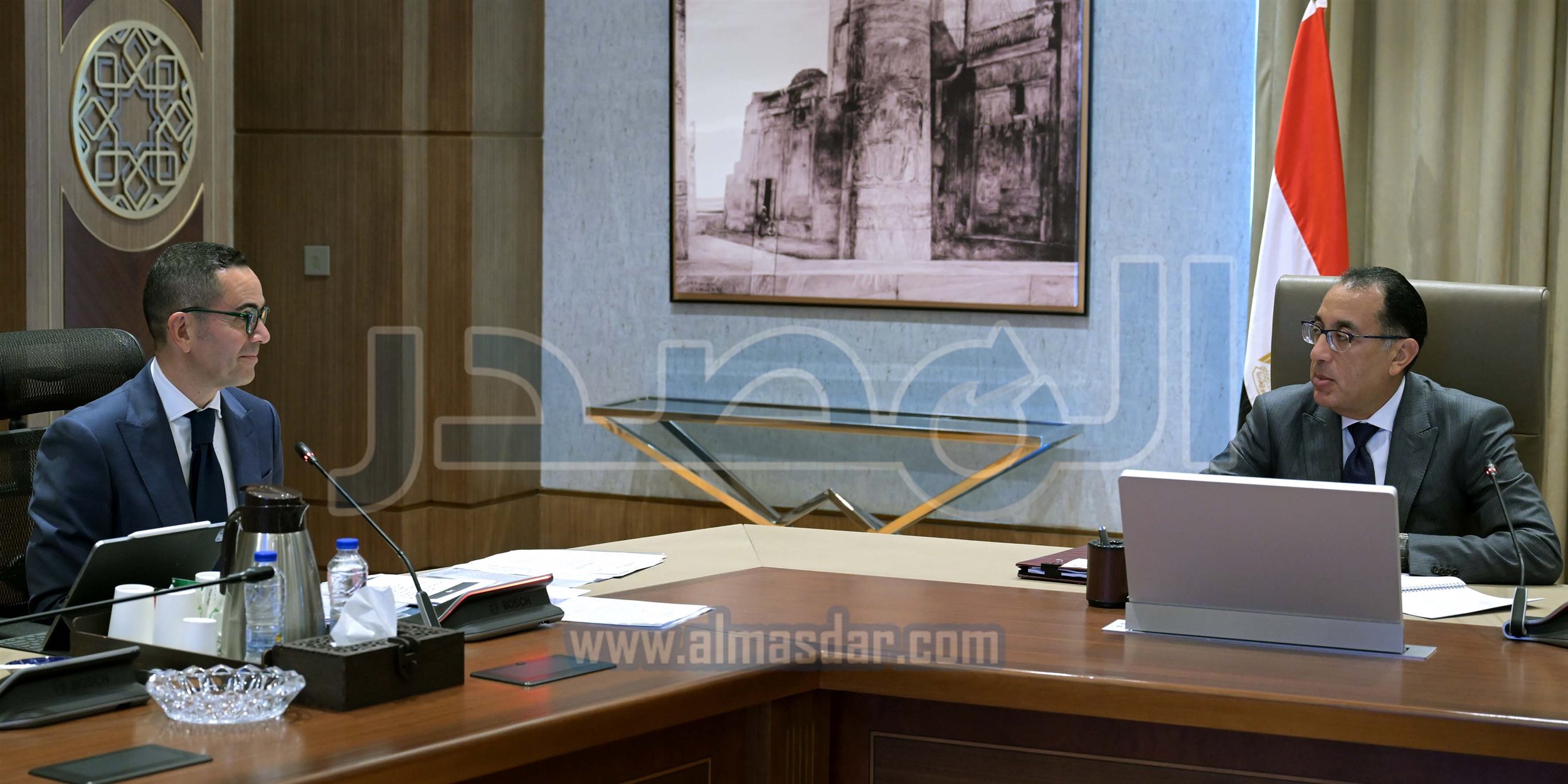 رئيس الوزراء مع وزير الاستثمار
