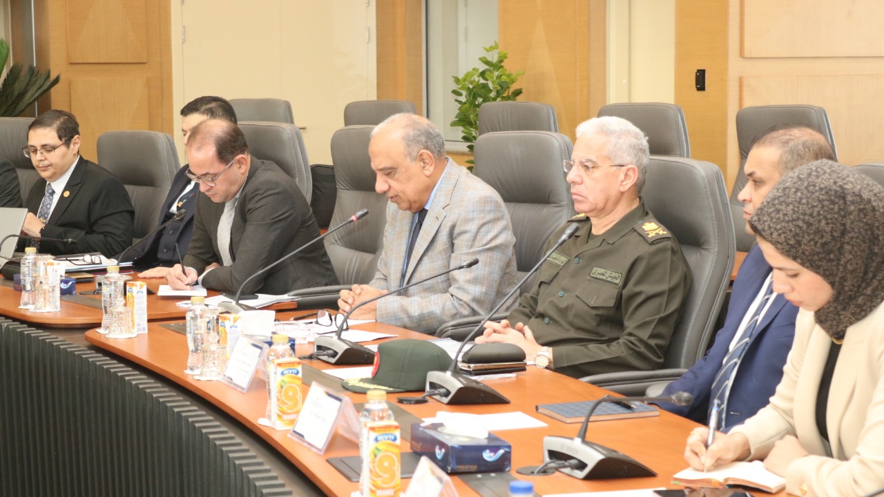 عصمت يجتمع والمدير التنفيذي لهيئة الدولة للطاقة النووية