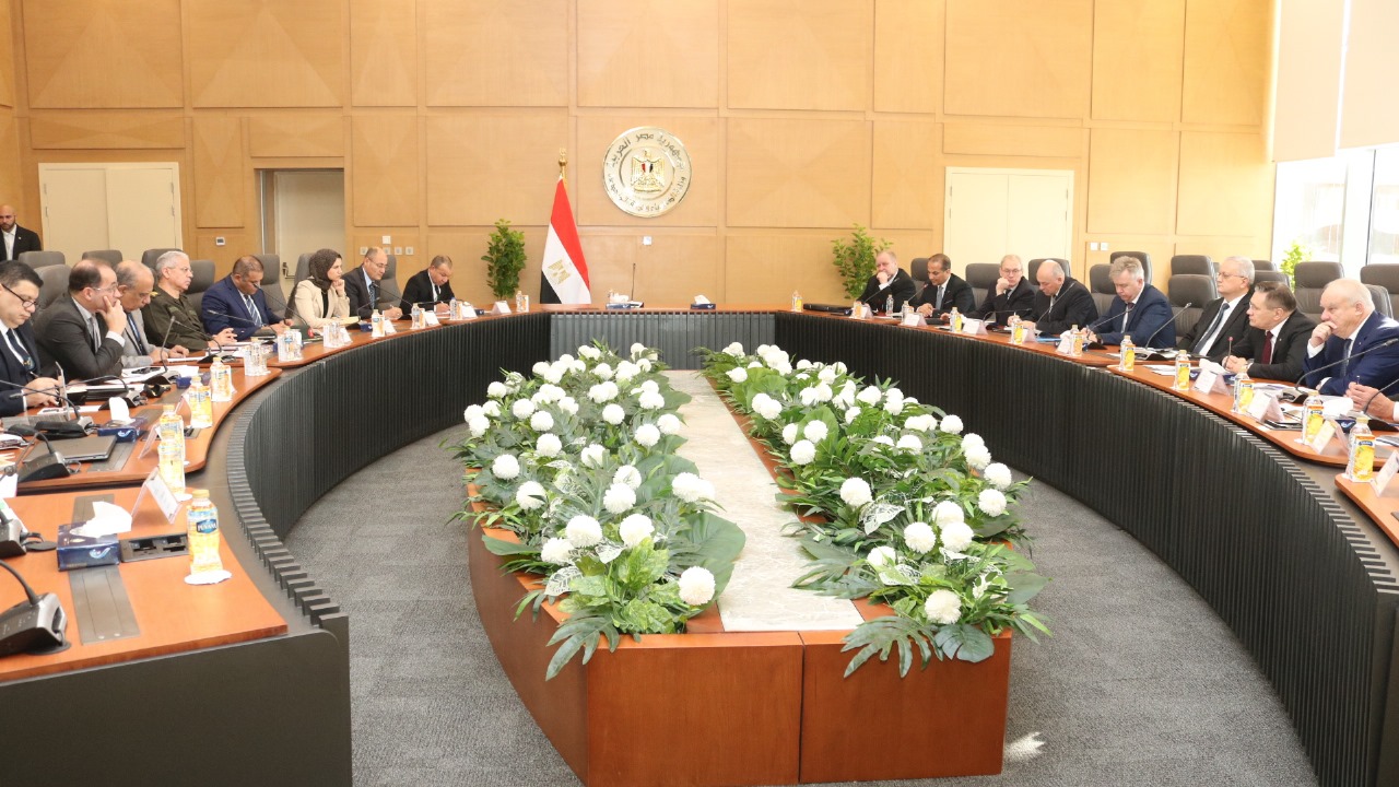 عصمت يجتمع والمدير التنفيذي لهيئة الدولة للطاقة النووية