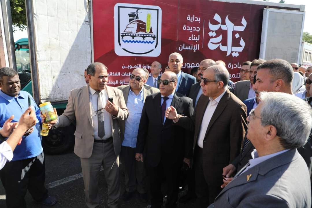 منافذ متحركة لبيع منتجاتها بأسعار مخفضة بمحافظة المنيا