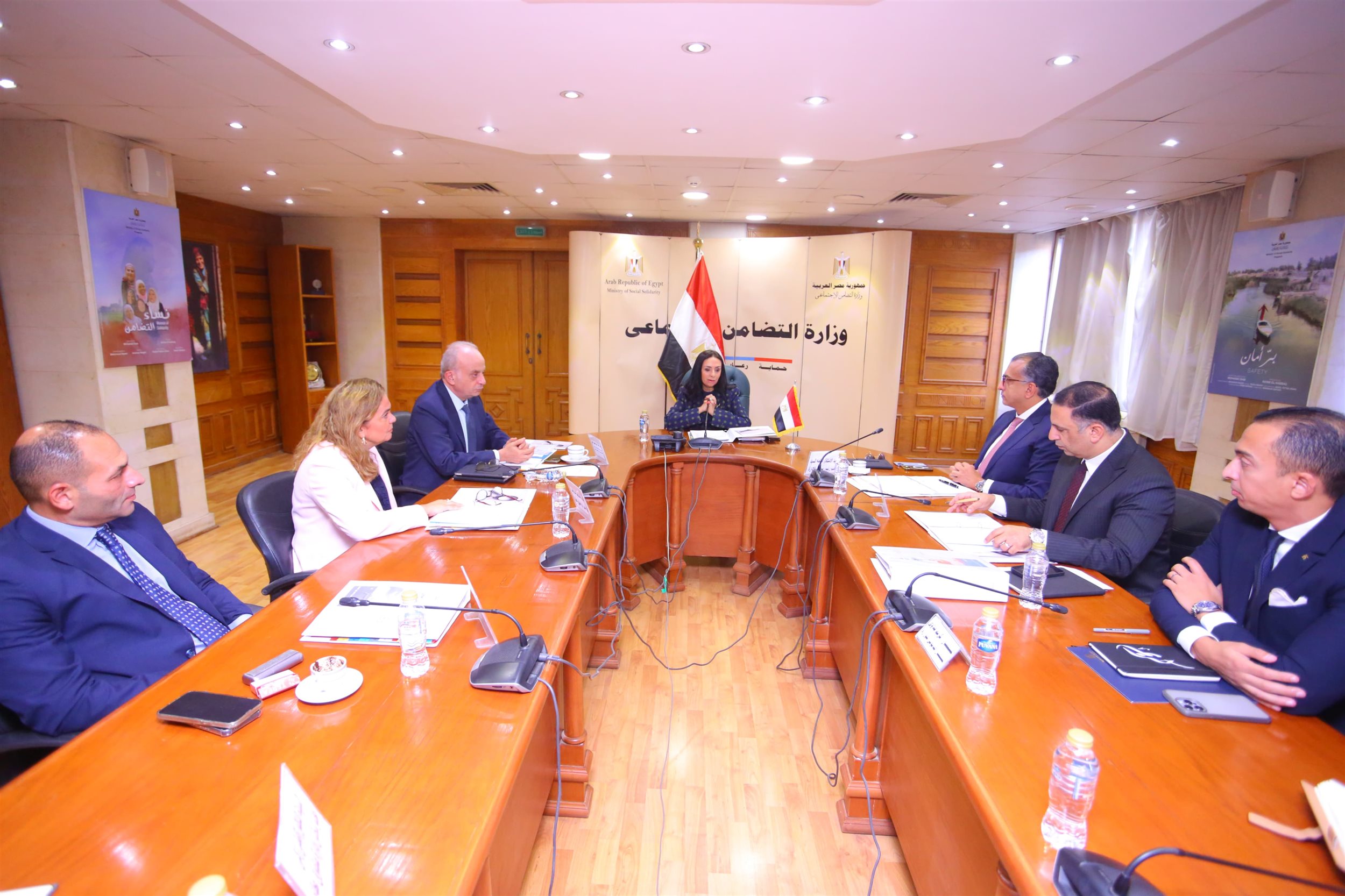 وزيرة التضامن الاجتماعي تجتمع بمجلس إدارة صندوق عطاء