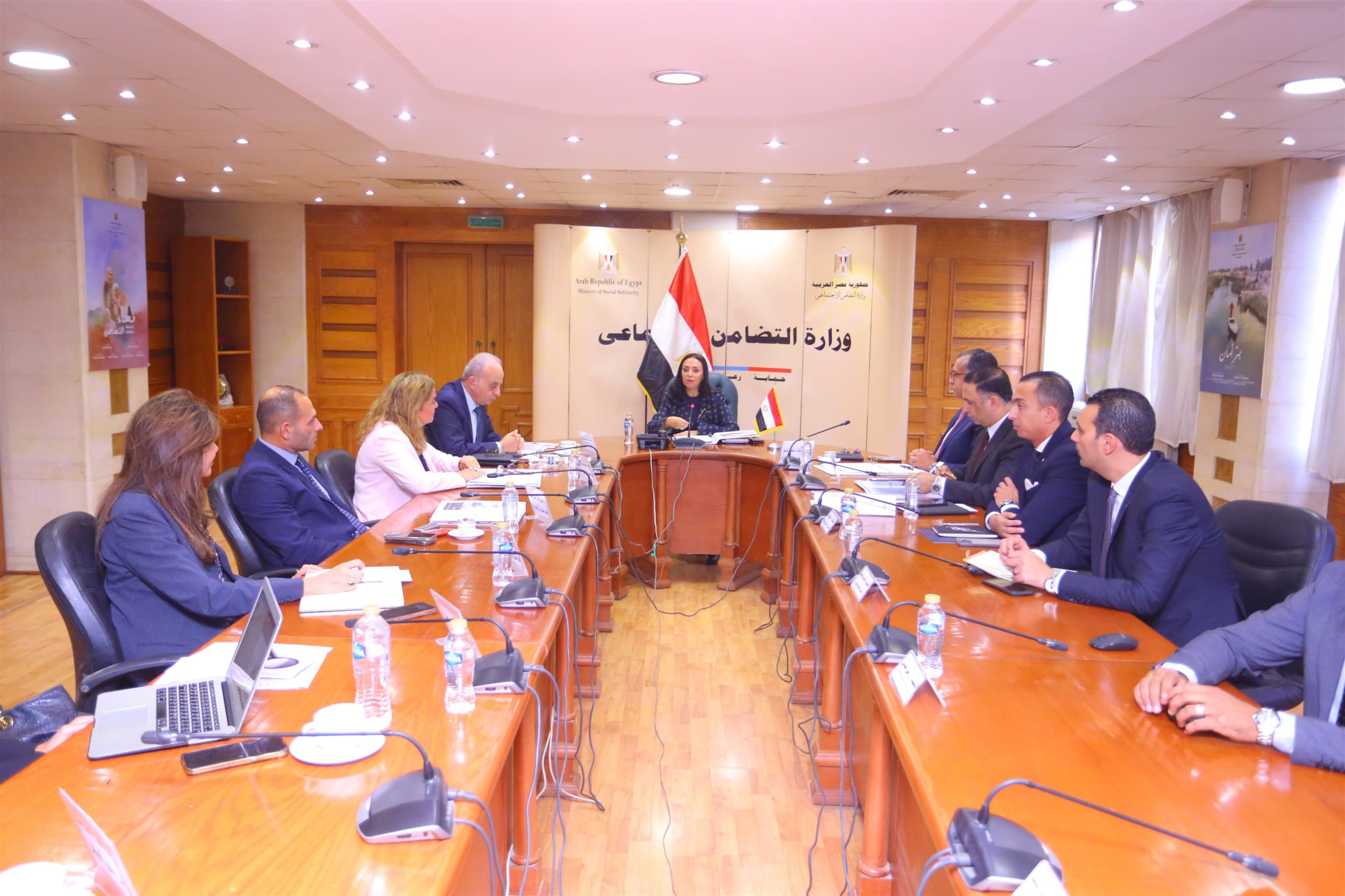 وزيرة التضامن الاجتماعي تجتمع بمجلس إدارة صندوق عطاء